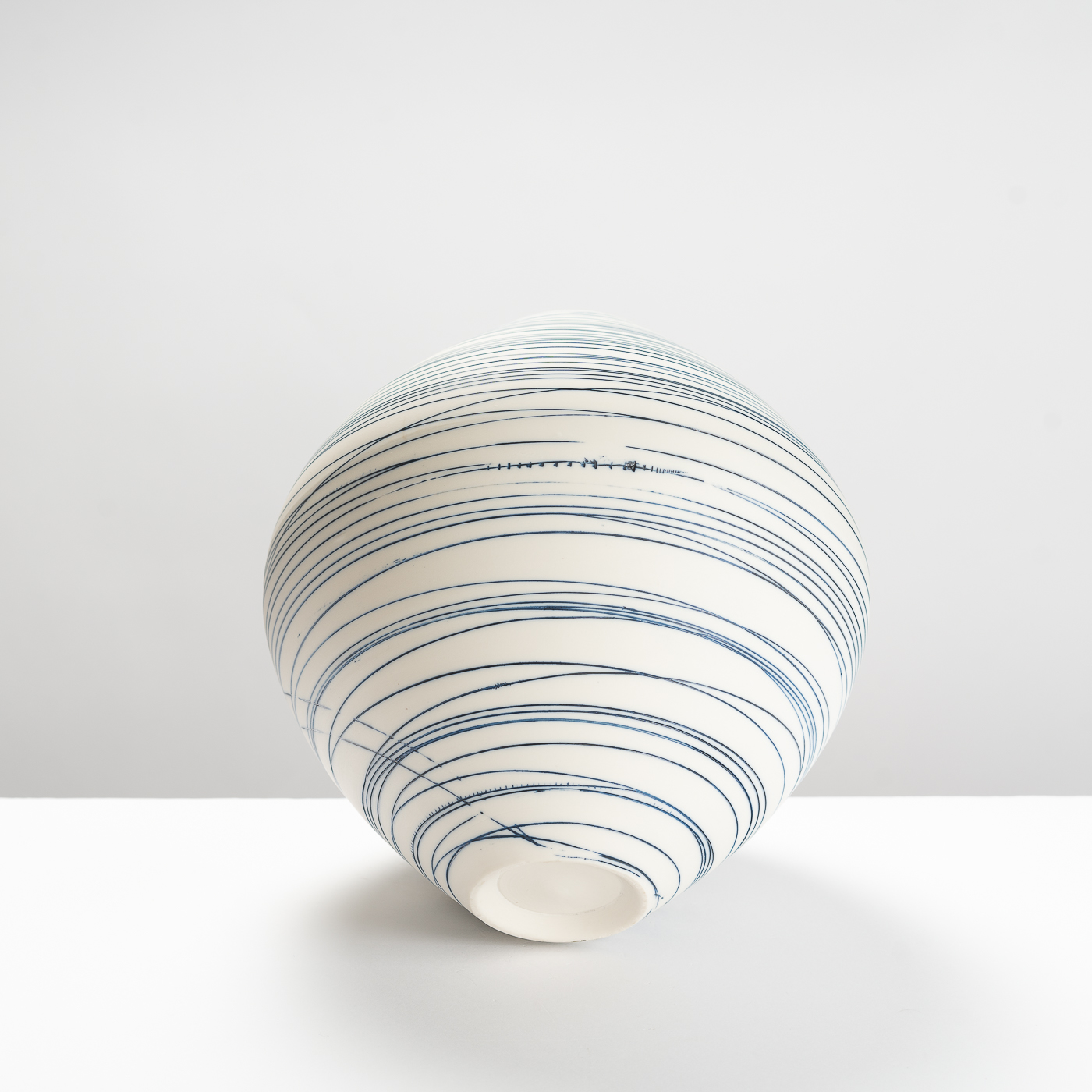 AT488Y448 Moon Jar Large Blue Lines