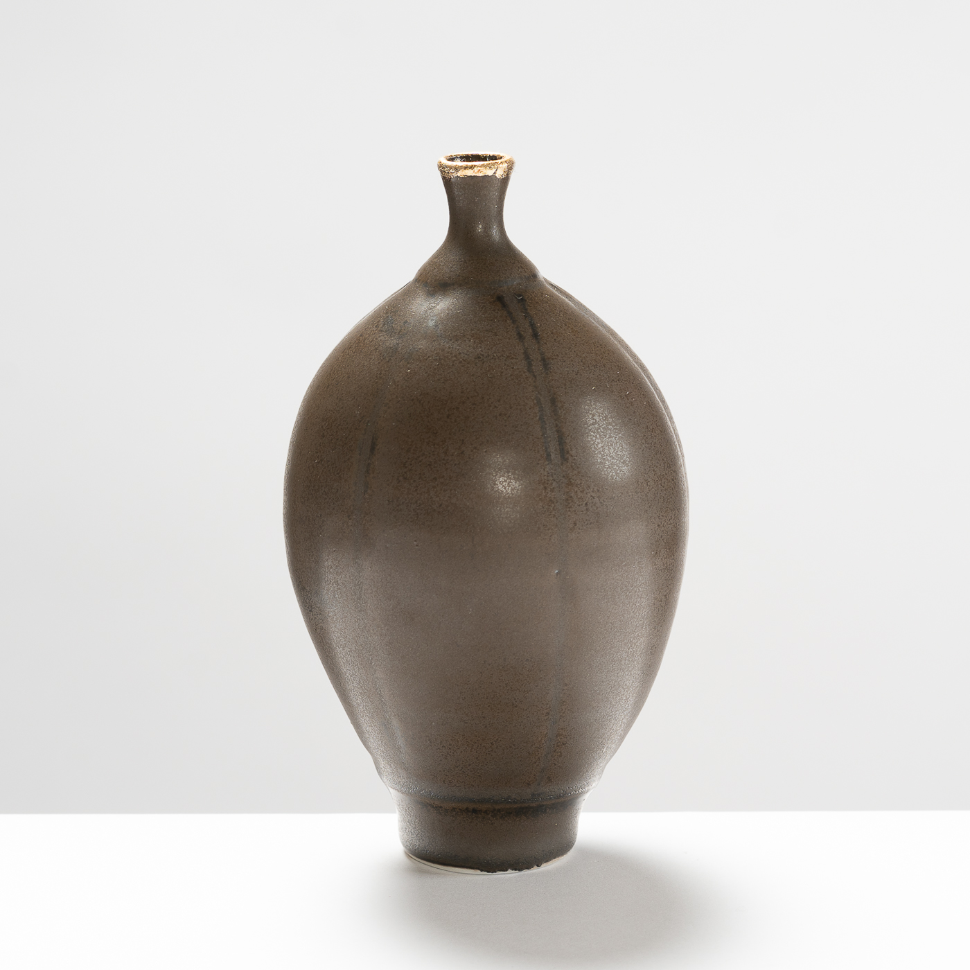 BD110Y244 Black Onion Bottle with Gold Leaf Rim