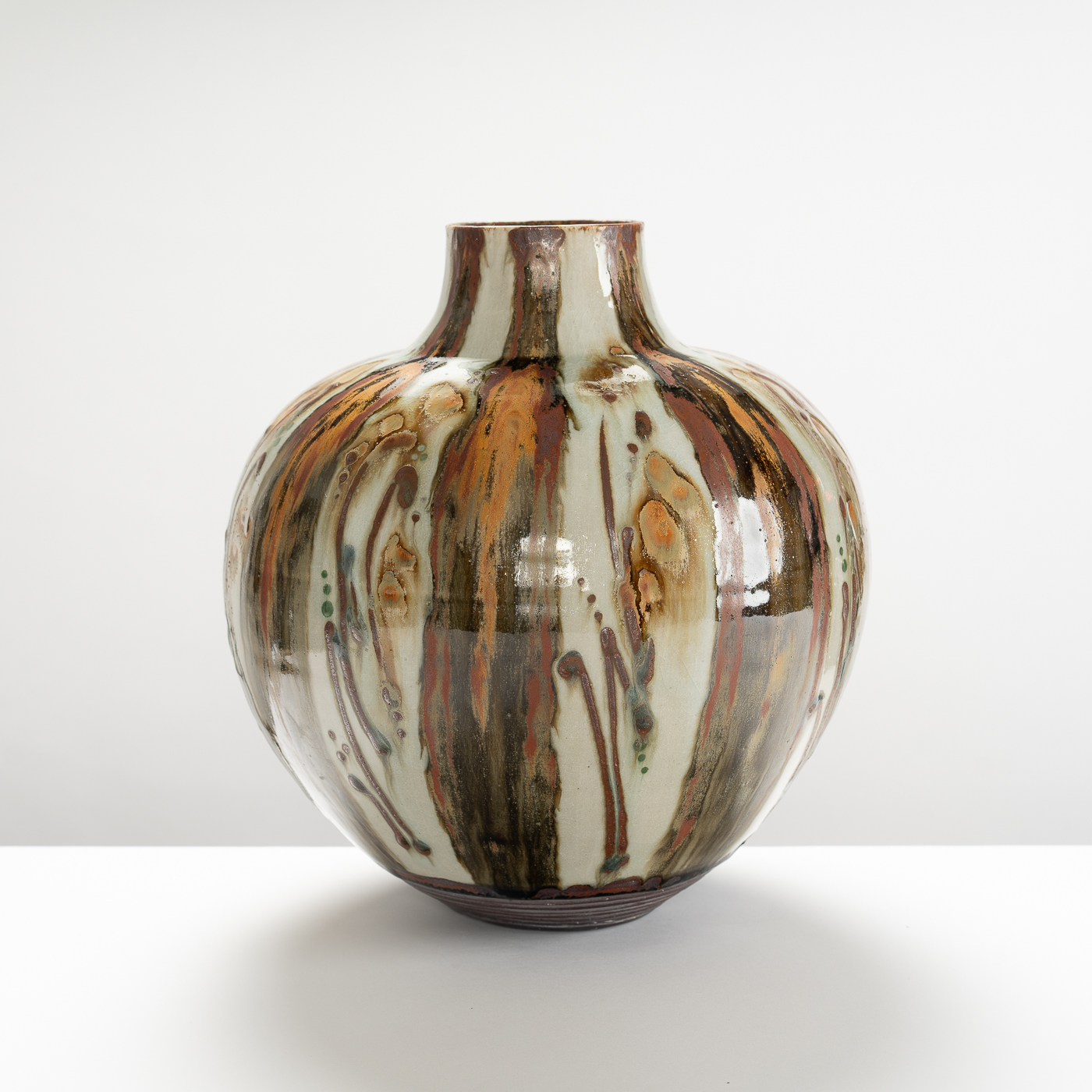 JC67Y161 Spherical Vase