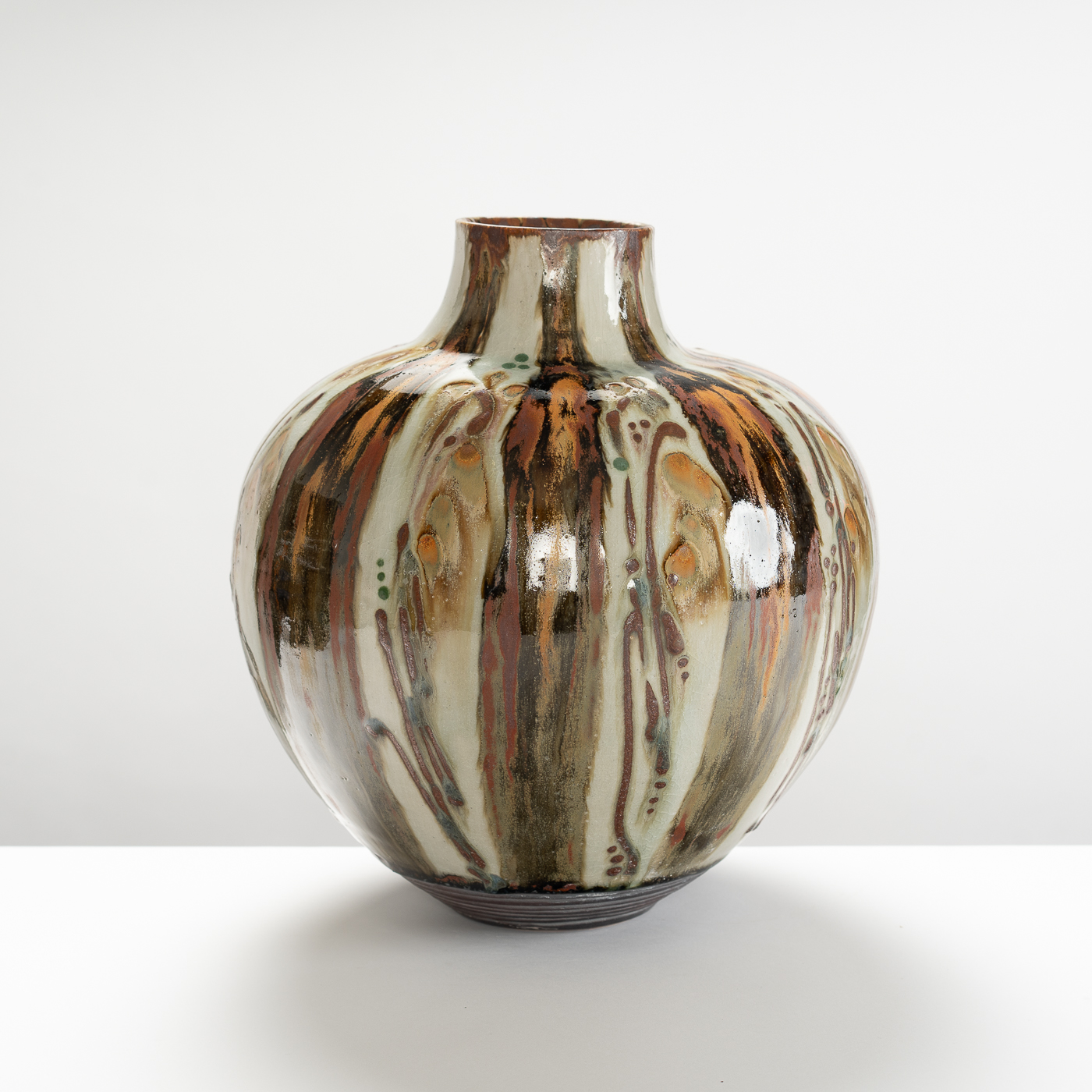 JC67Y161 Spherical Vase