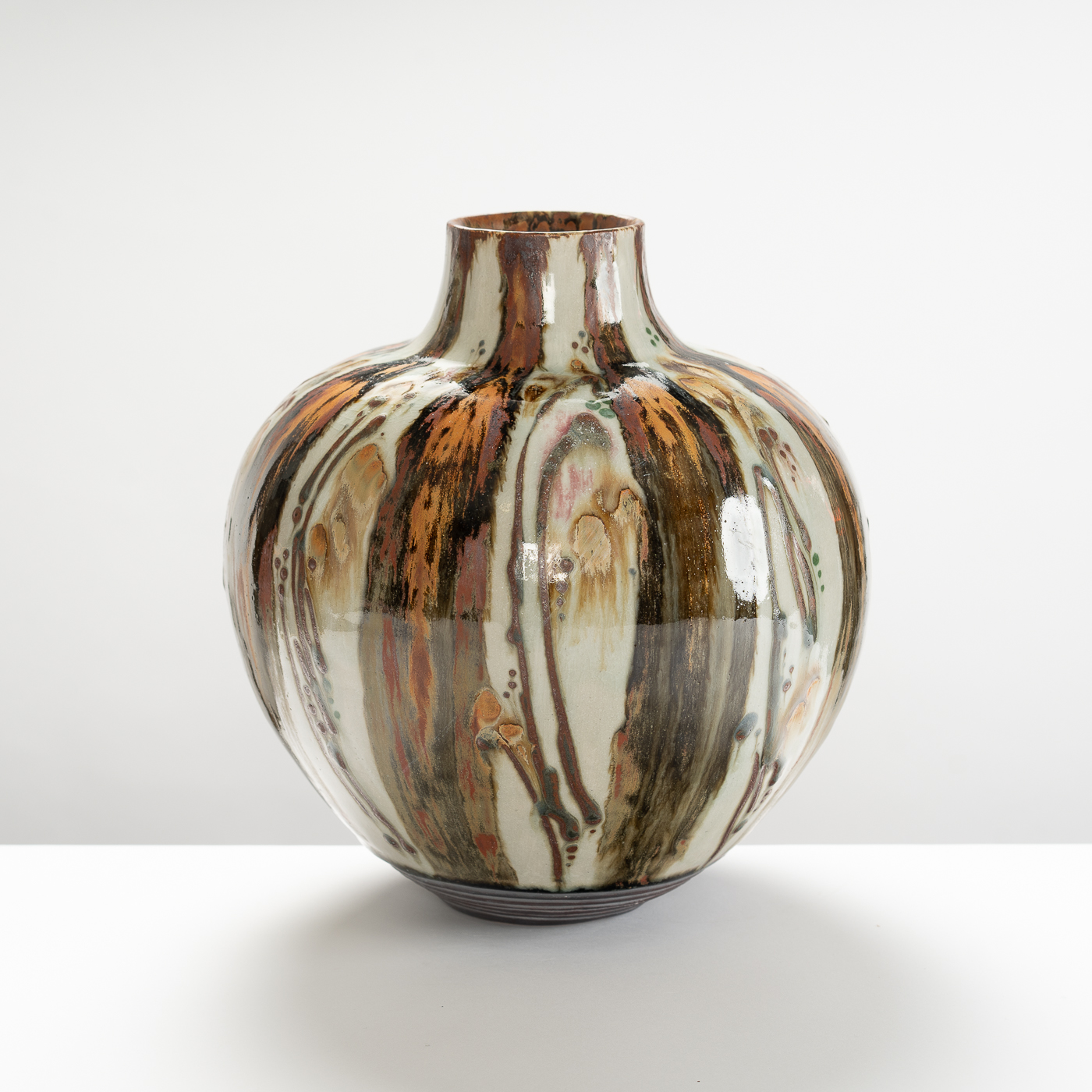 JC67Y161 Spherical Vase