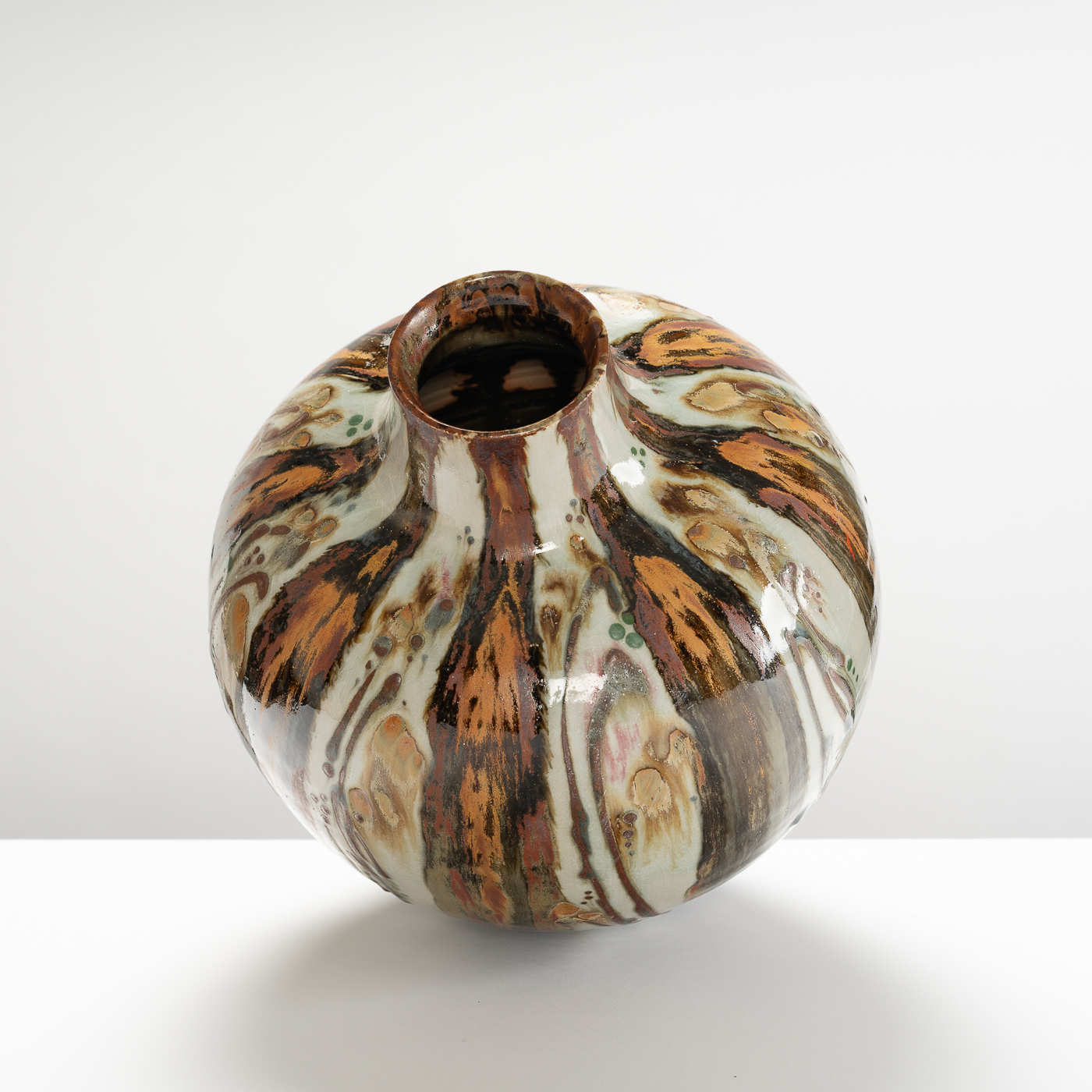 JC67Y161 Spherical Vase