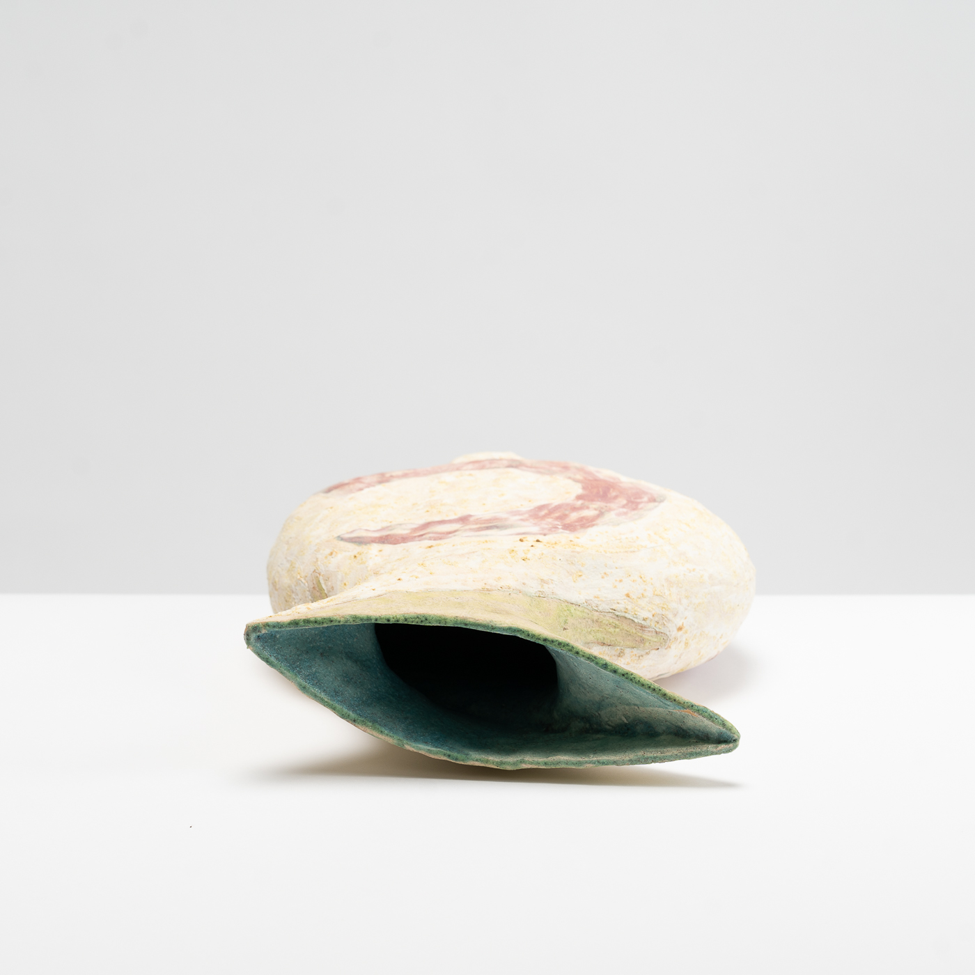 JK174Y62 Asymmetric Twisting Vessel