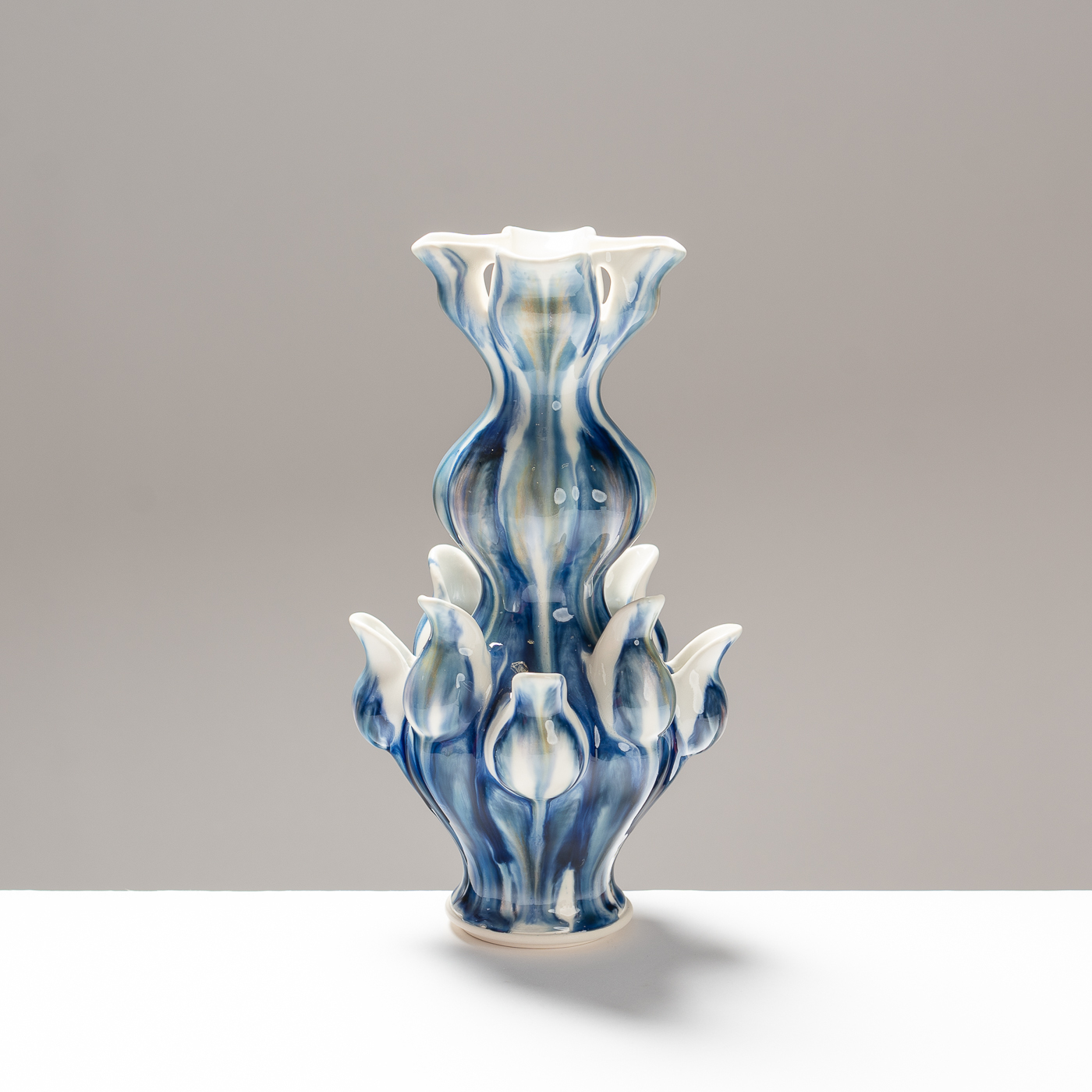 MT594Y1 Blue and White Tulipiere