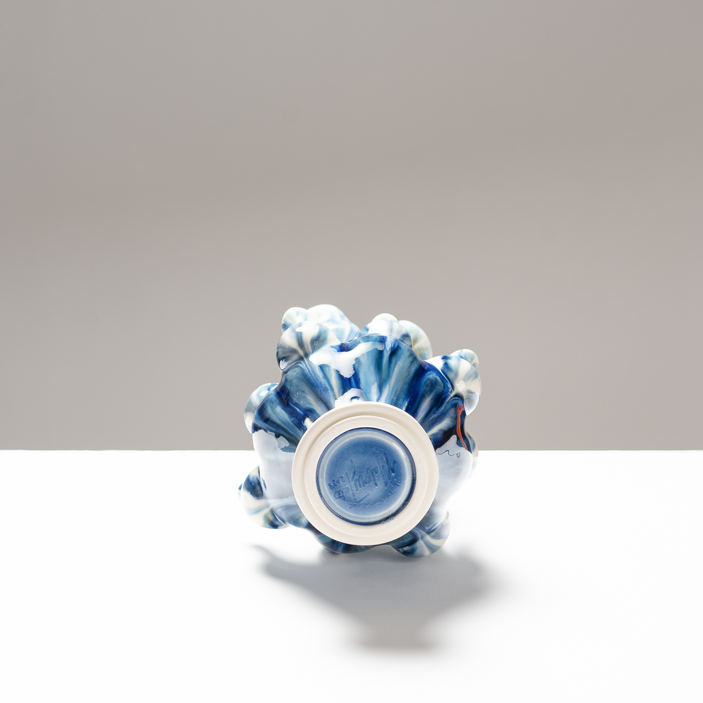 MT594Y1 Blue and White Tulipiere