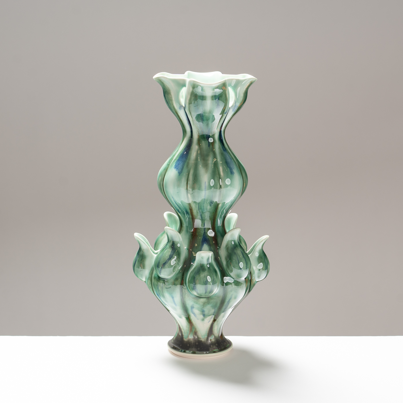 MT594Y3 Spring Green Tulipiere