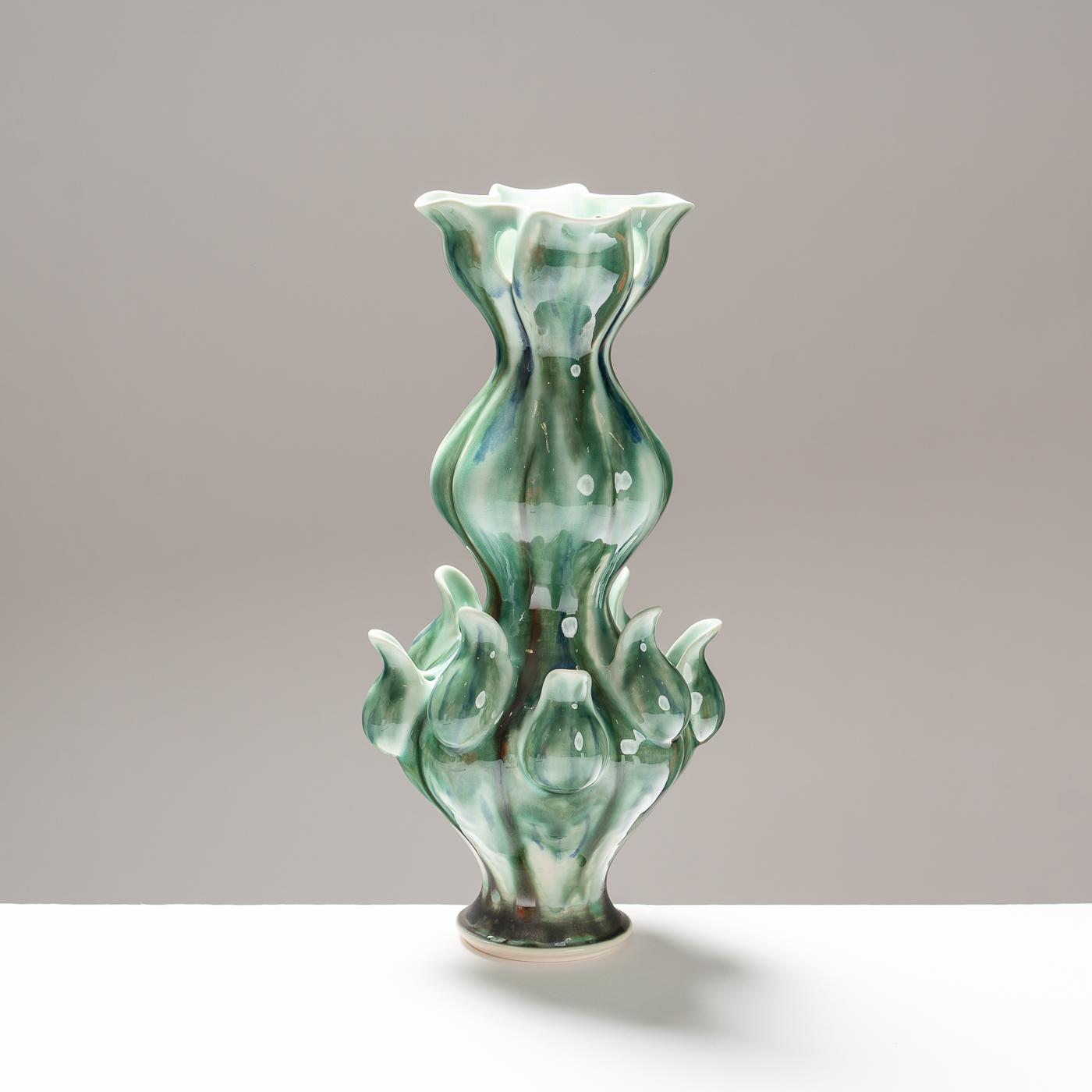 MT594Y3 Spring Green Tulipiere