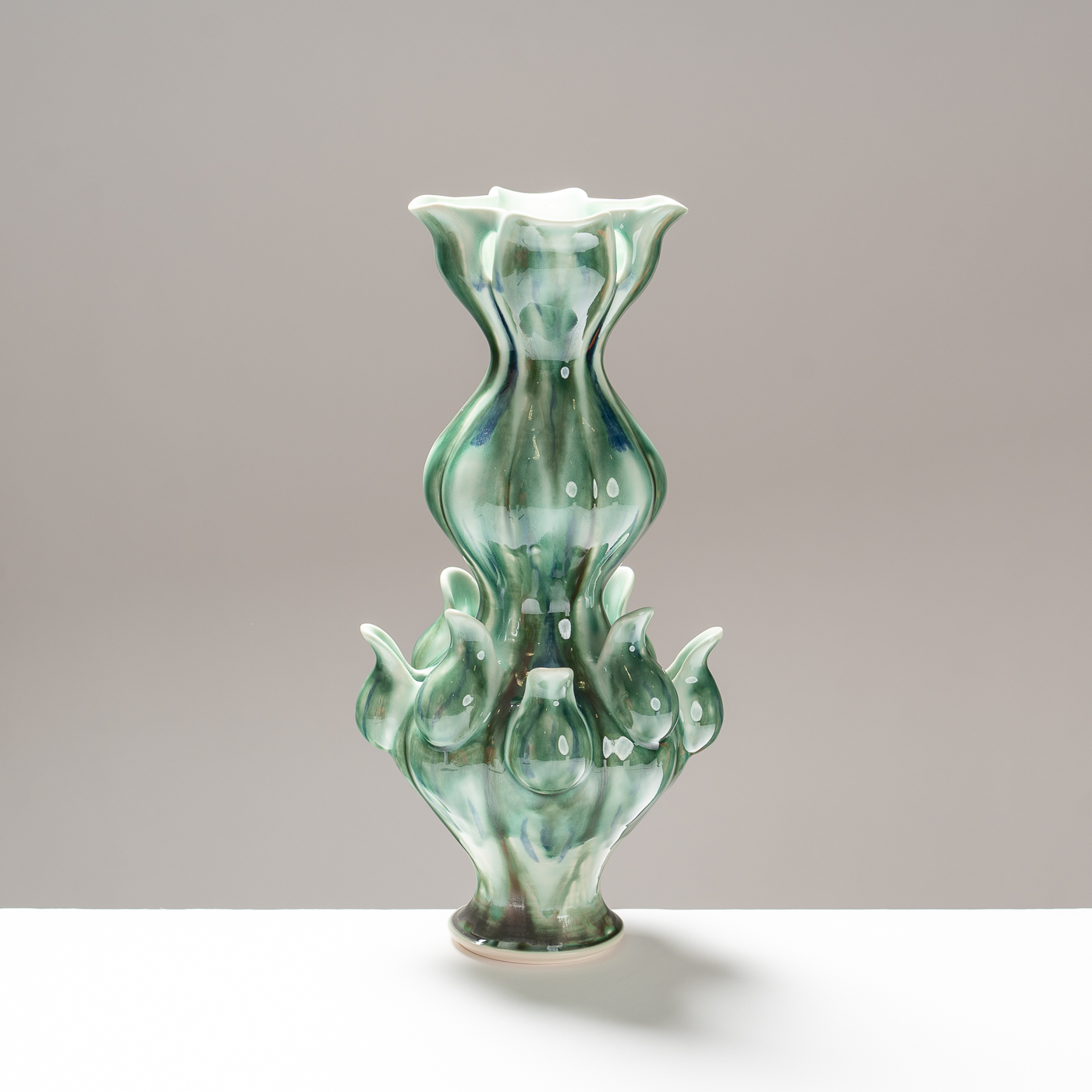 MT594Y3 Spring Green Tulipiere