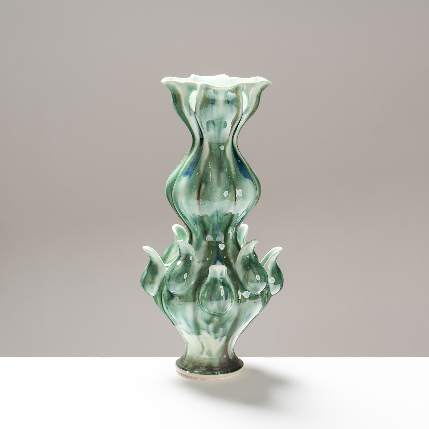 MT594Y3 Spring Green Tulipiere