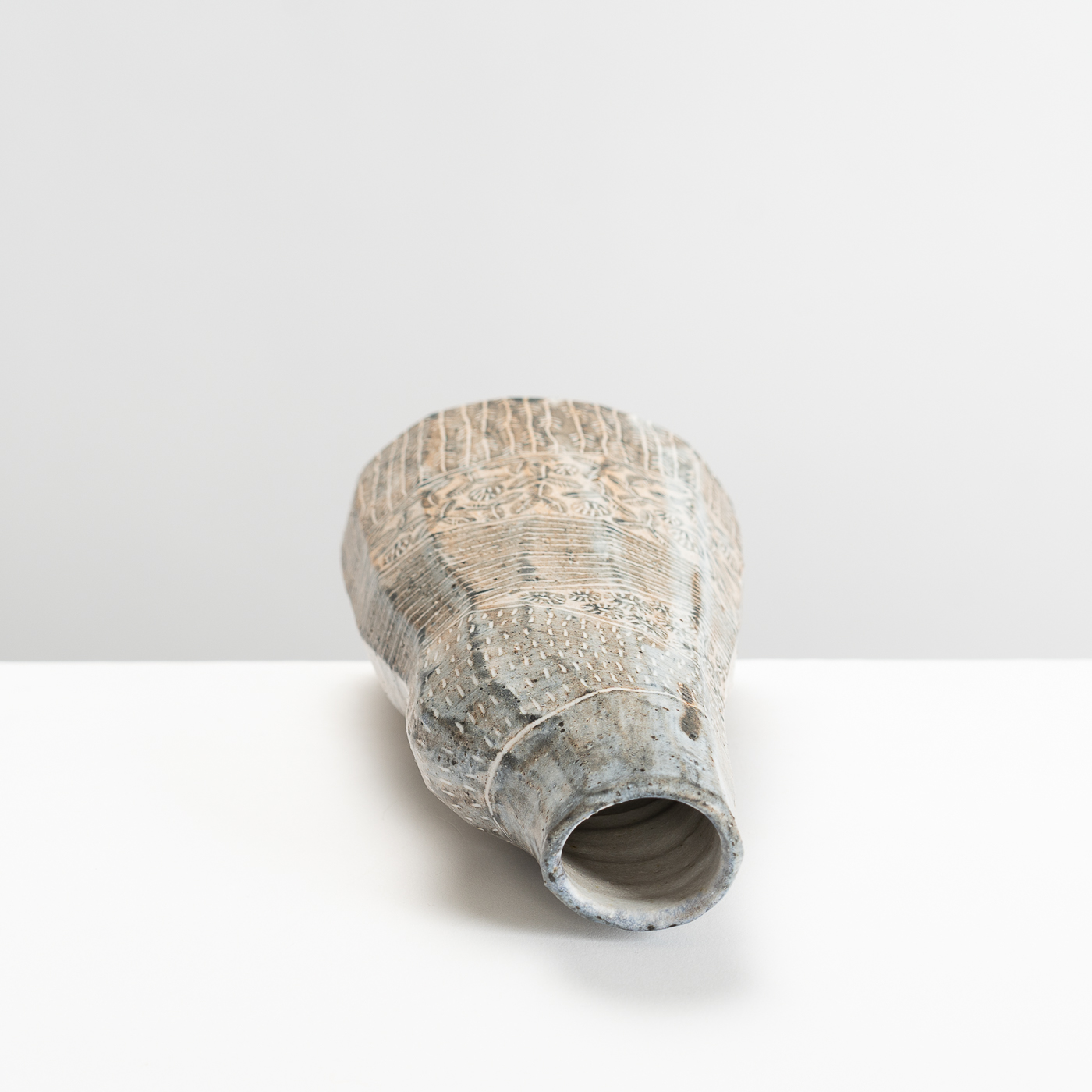 YT273Y1181 Meander Vase