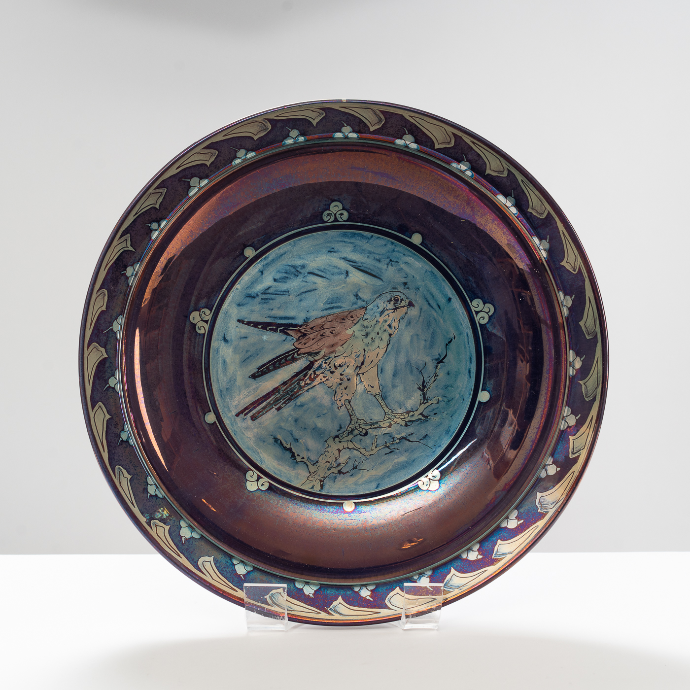 JCJ408Y237 Rimmed Plate Kestrel