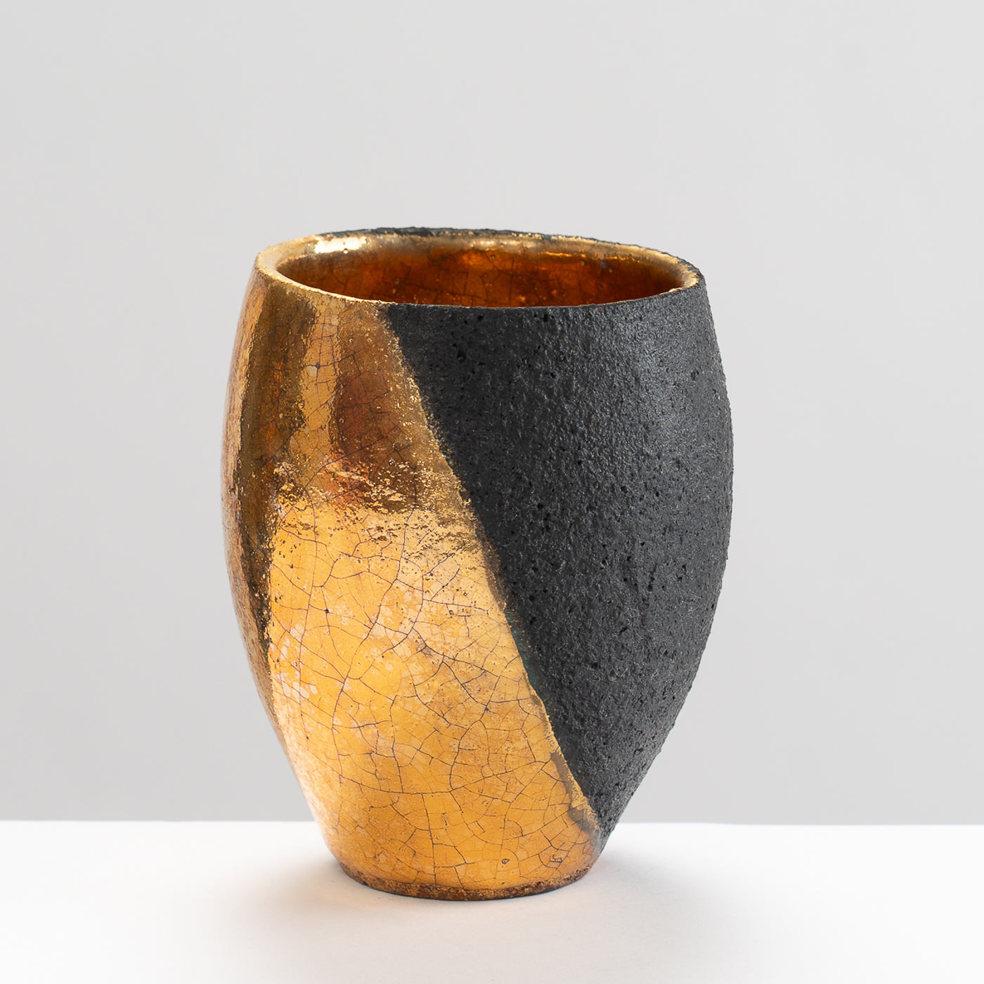 SF209Y902 Black/Gold Vessel