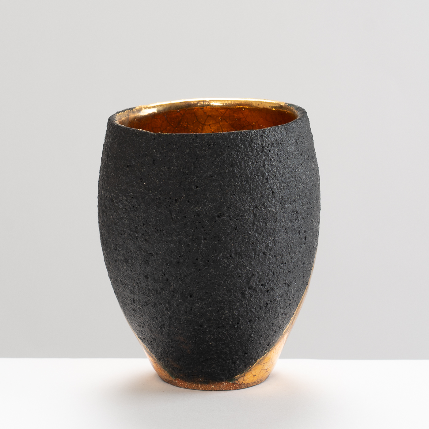 SF209Y902 Black/Gold Vessel