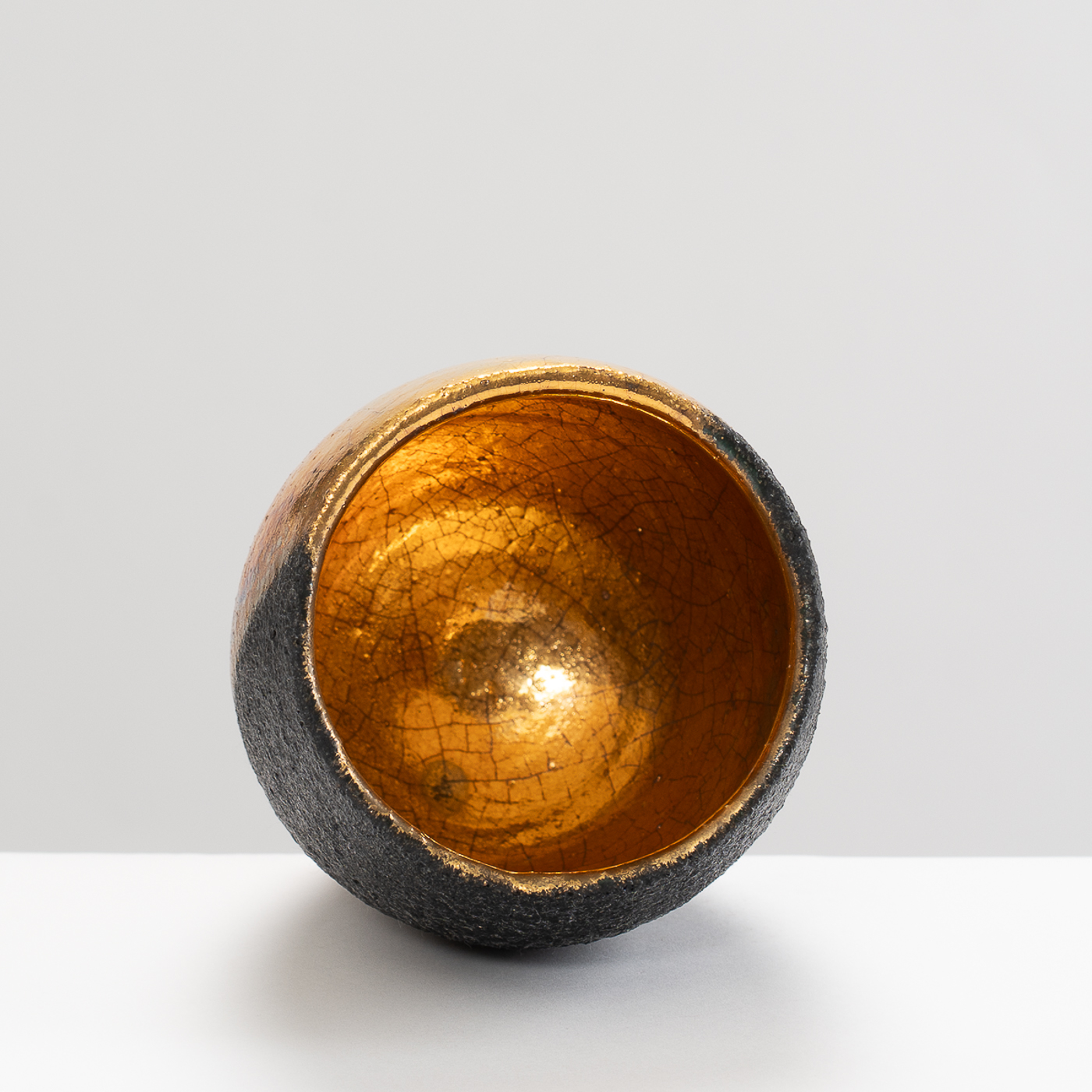 SF209Y902 Black/Gold Vessel