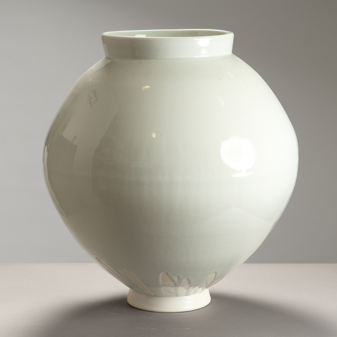 AB326Y685 Porcelain Moon Jar