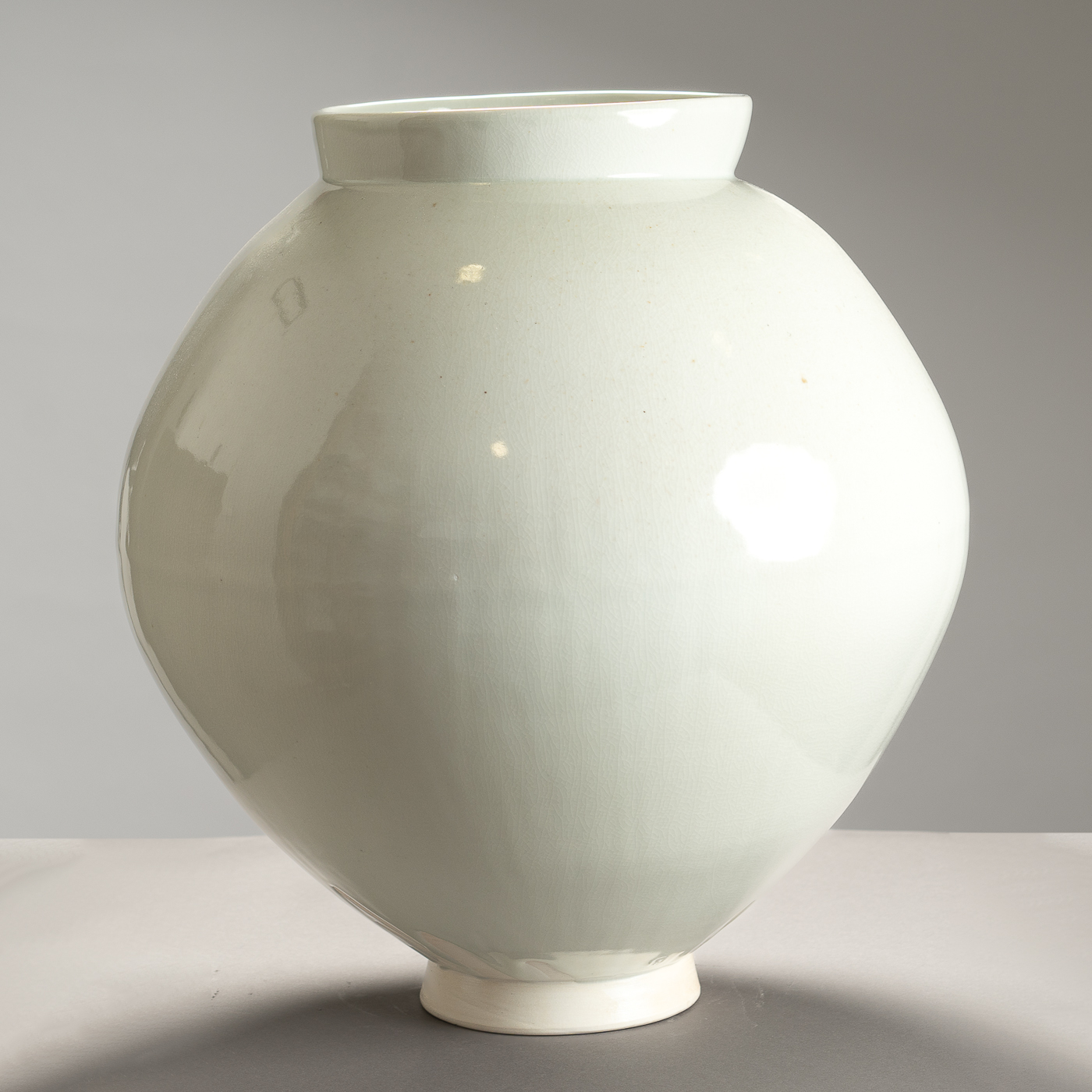 AB326Y685 Porcelain Moon Jar