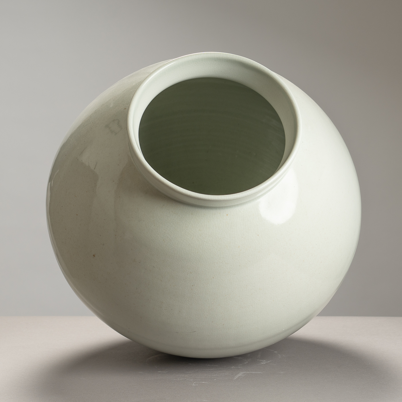 AB326Y685 Porcelain Moon Jar