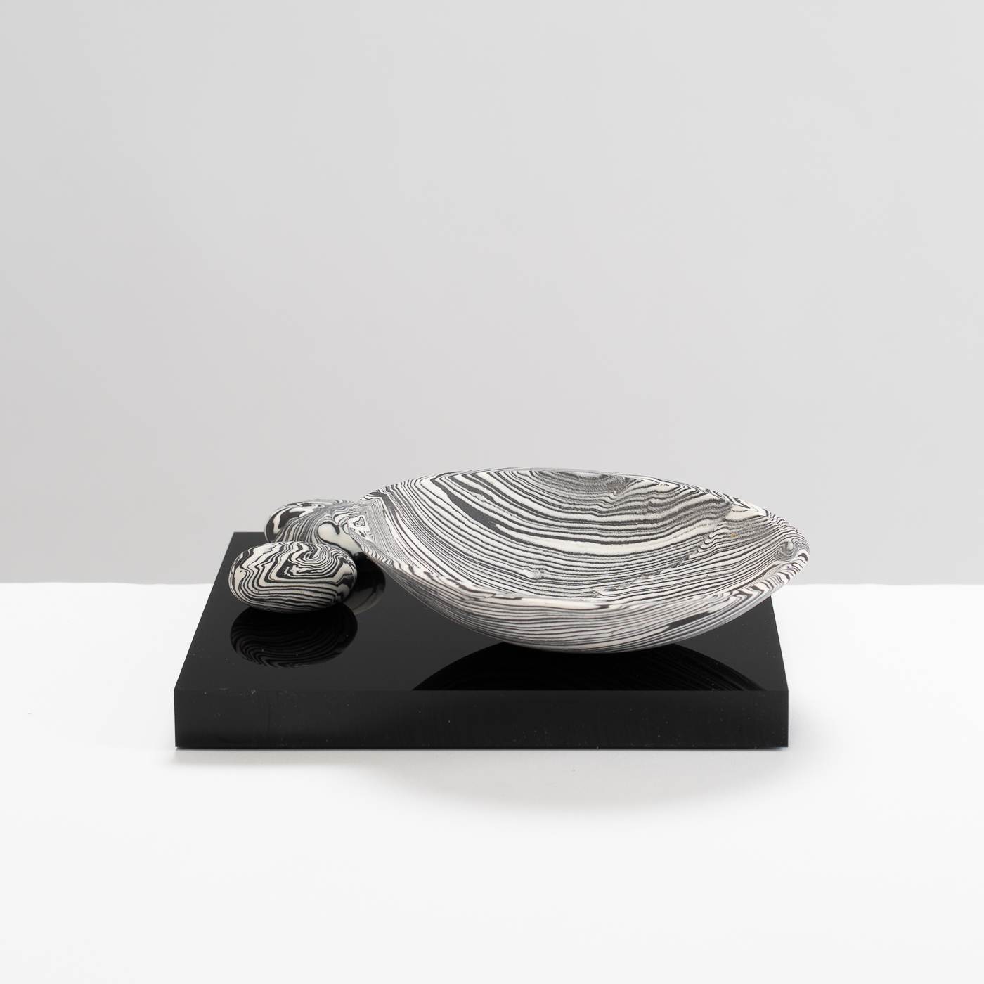 KC532Y65 Wide Bowl and 3 Pebbles on Plinth