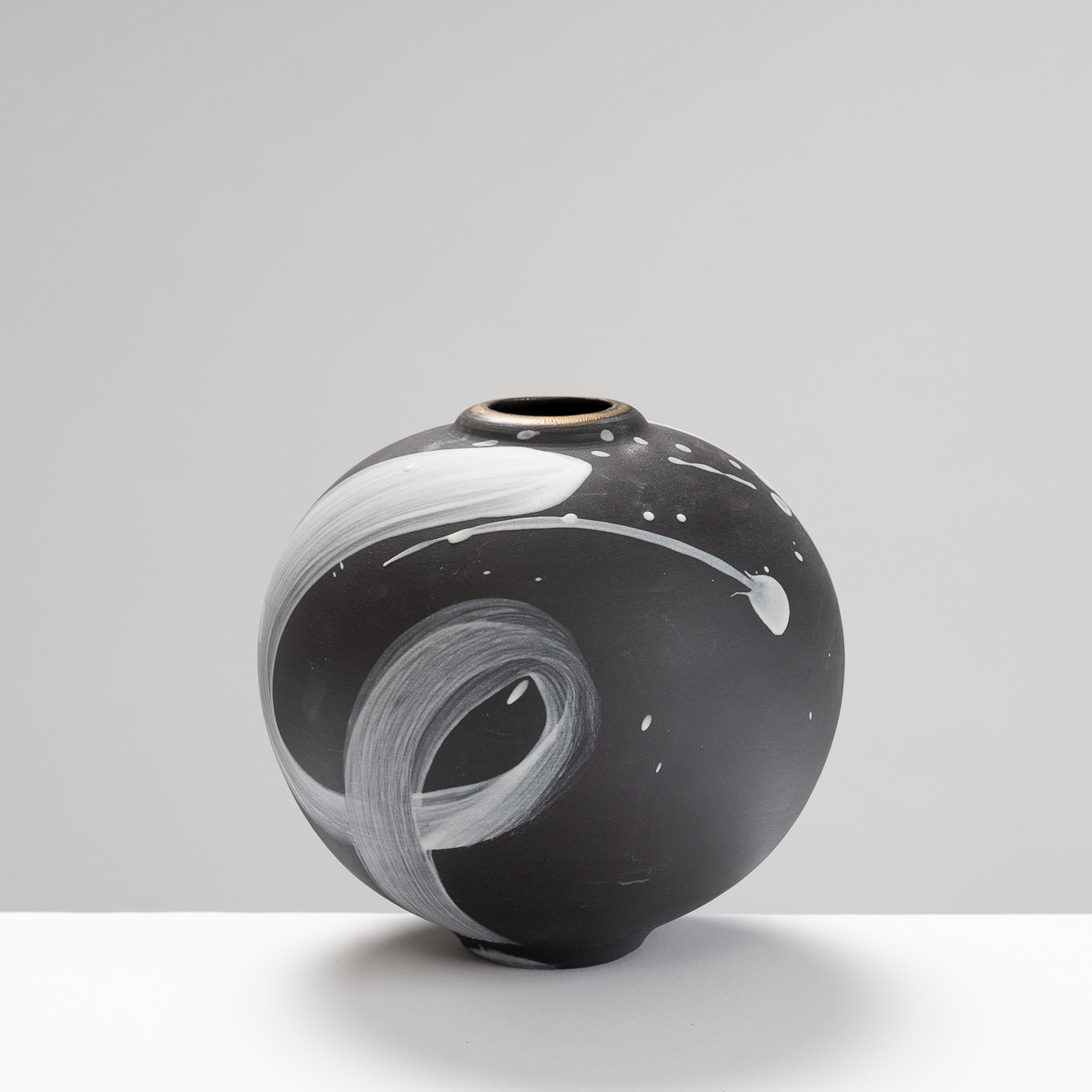 TT525Y181 Mini Moon Jar Black Porcelain White Splash