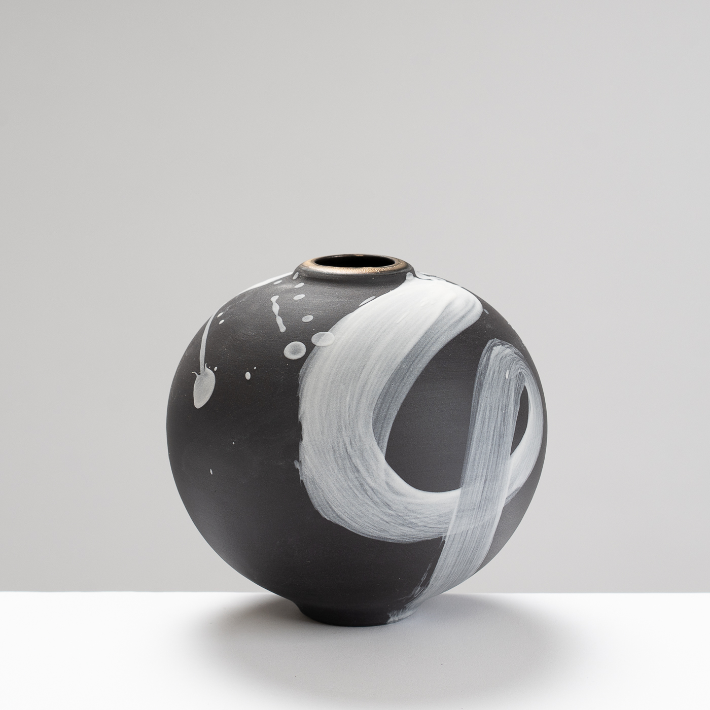 TT525Y181 Mini Moon Jar Black Porcelain White Splash