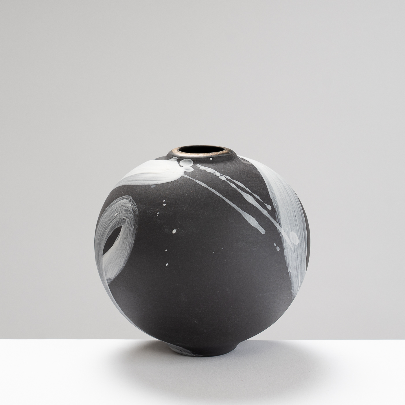TT525Y181 Mini Moon Jar Black Porcelain White Splash