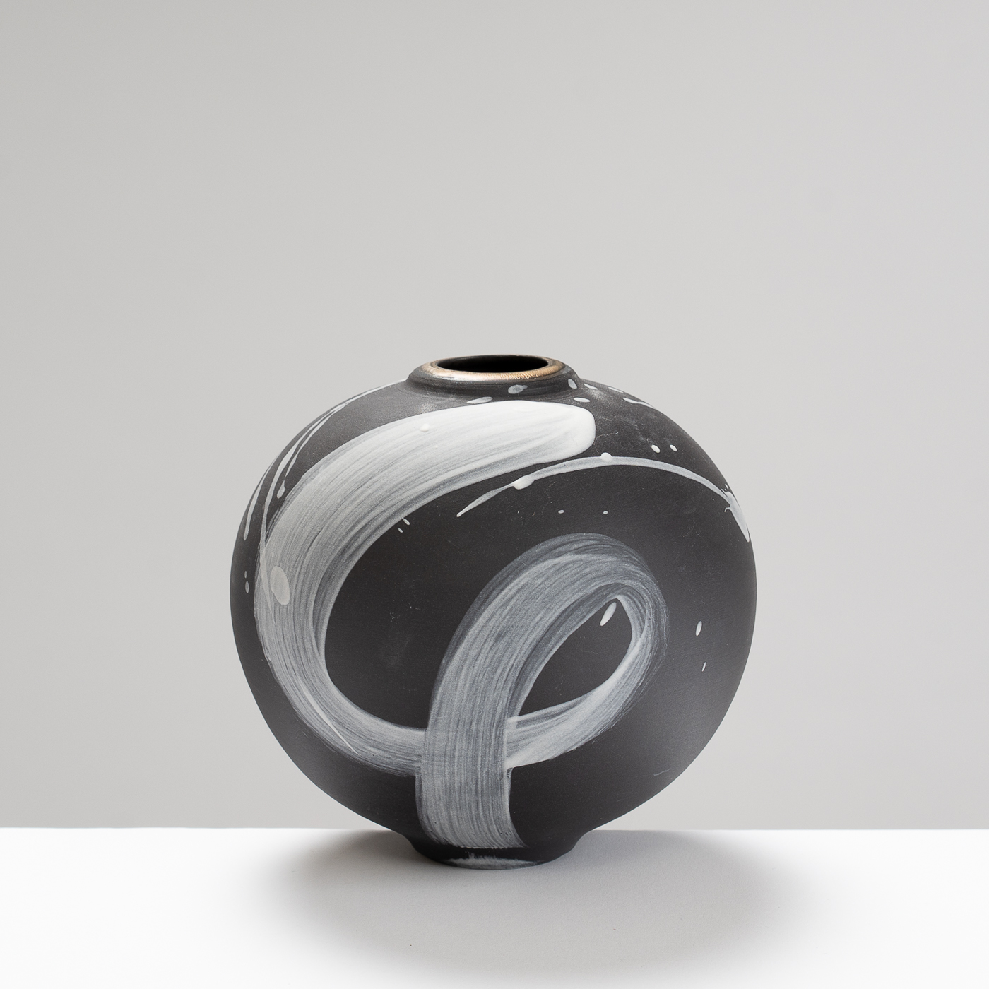 TT525Y181 Mini Moon Jar Black Porcelain White Splash