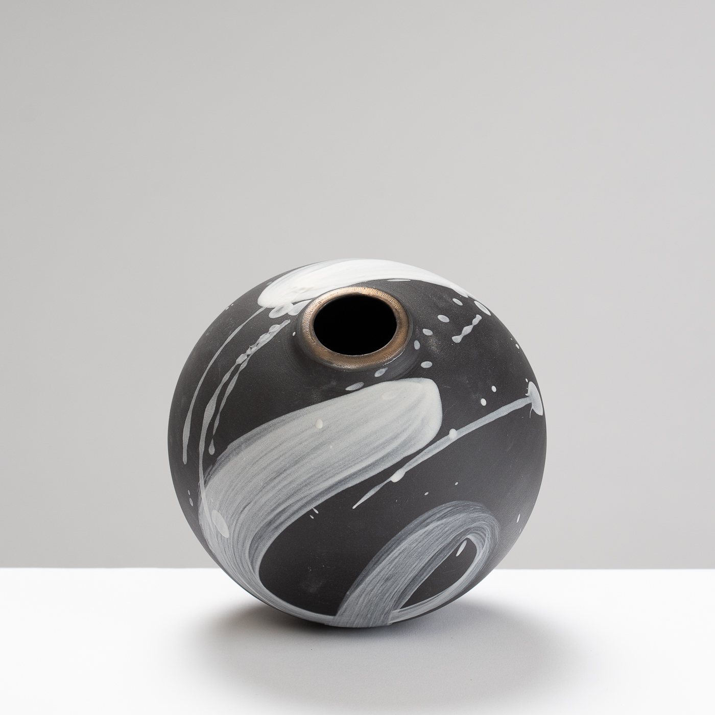 TT525Y181 Mini Moon Jar Black Porcelain White Splash