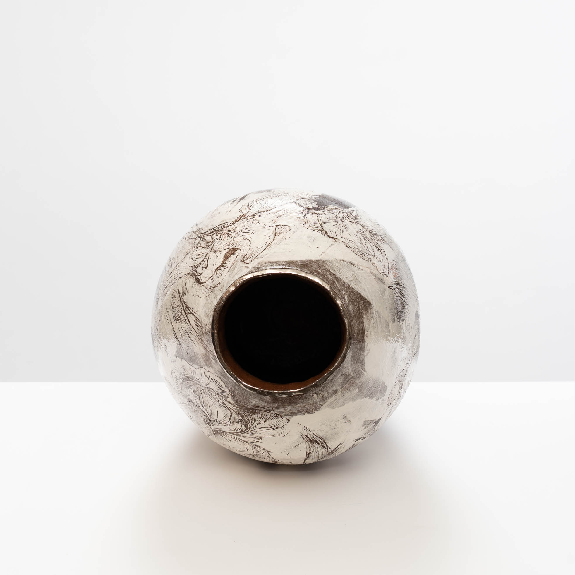 CC462Y9 Monochrome Iris Vase