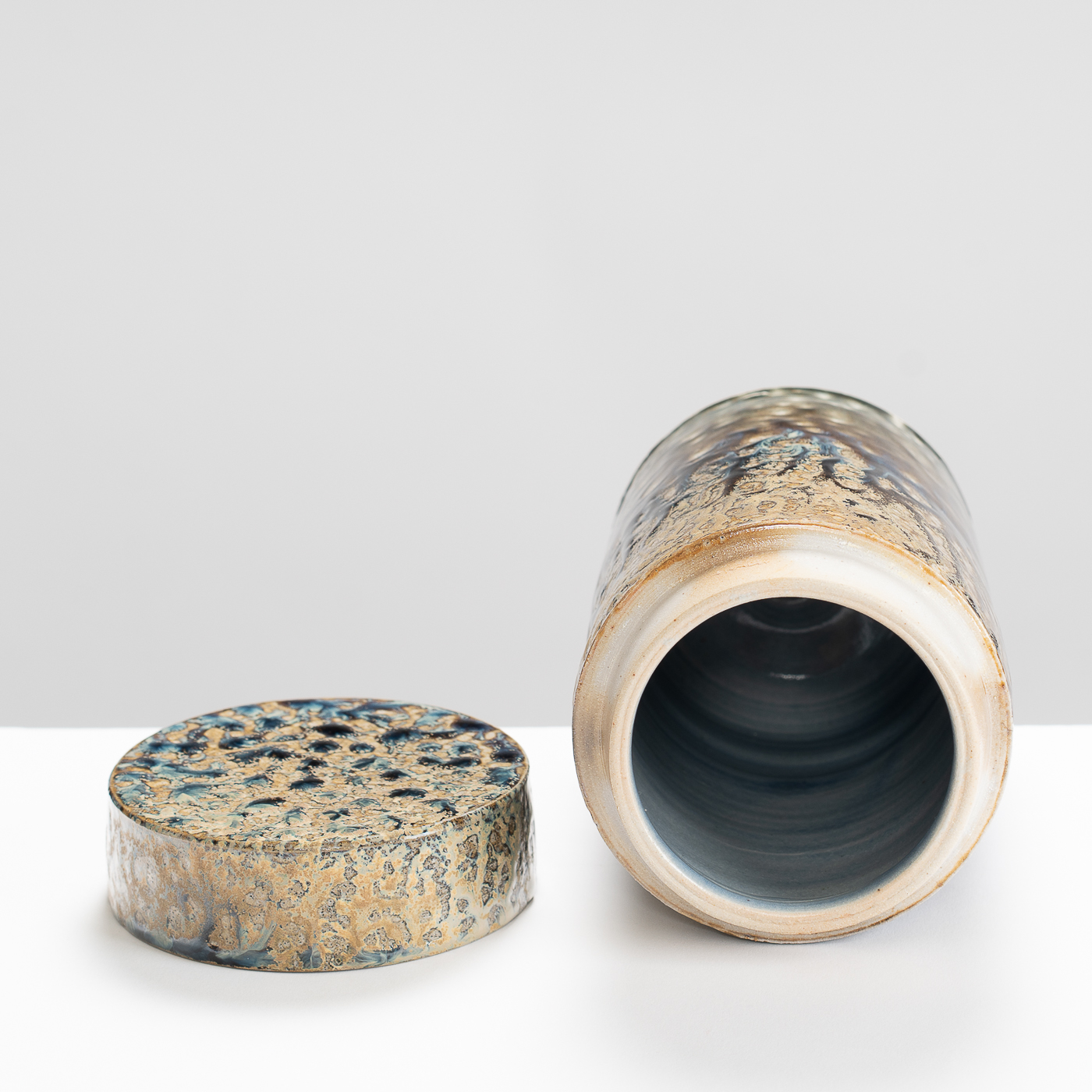 DB440Y372 Lidded Jar