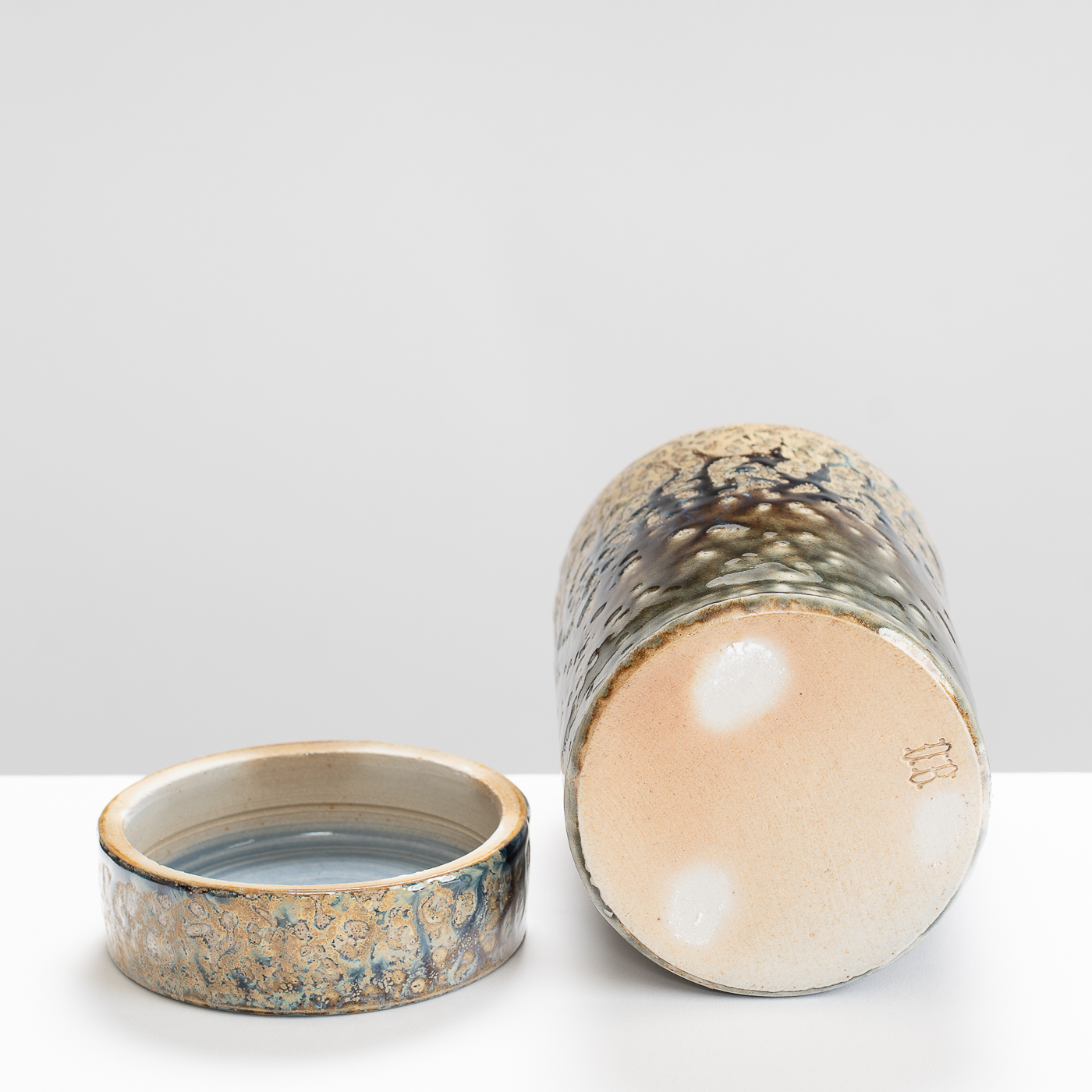 DB440Y372 Lidded Jar