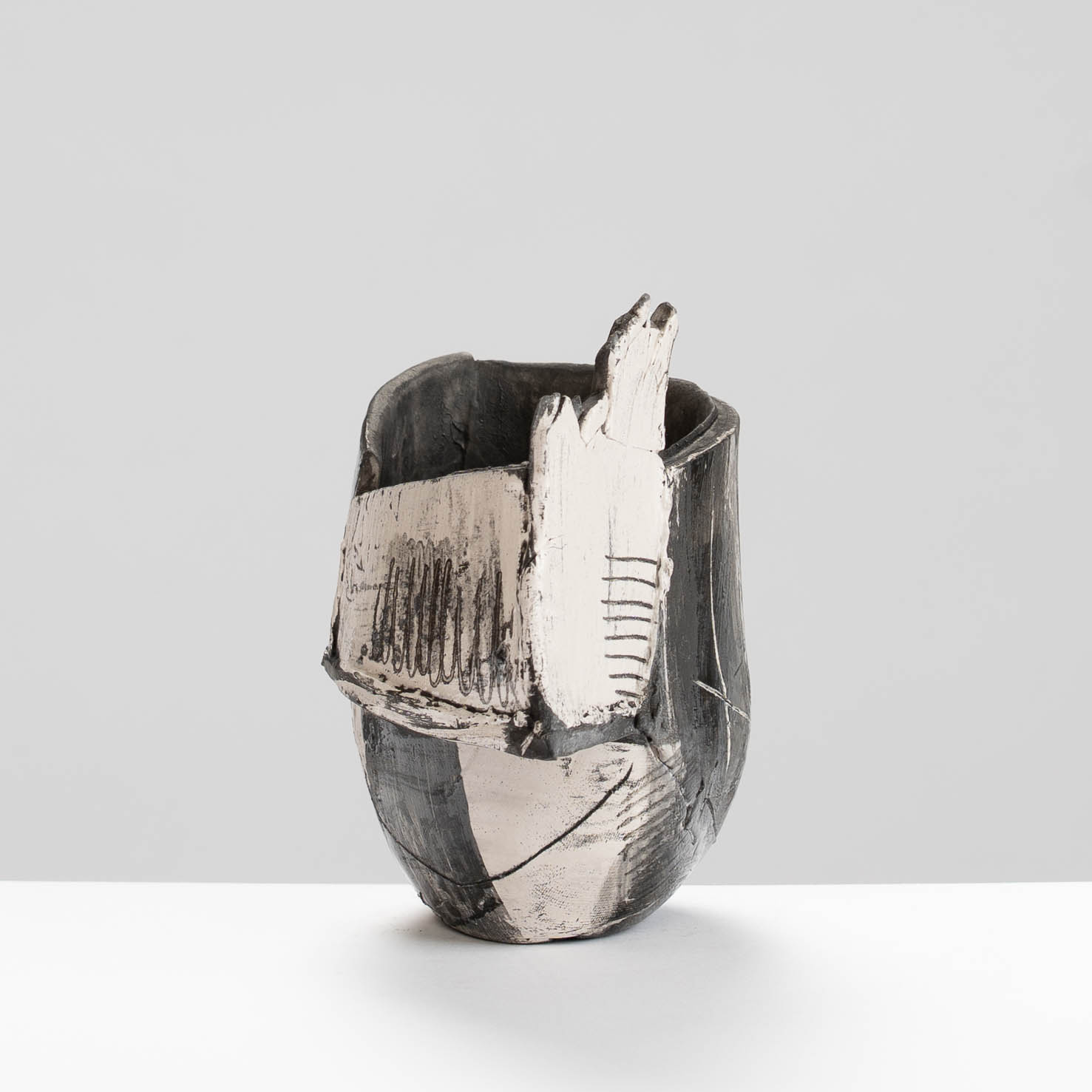 ES582Y48 Small Black Fragmented Vessel