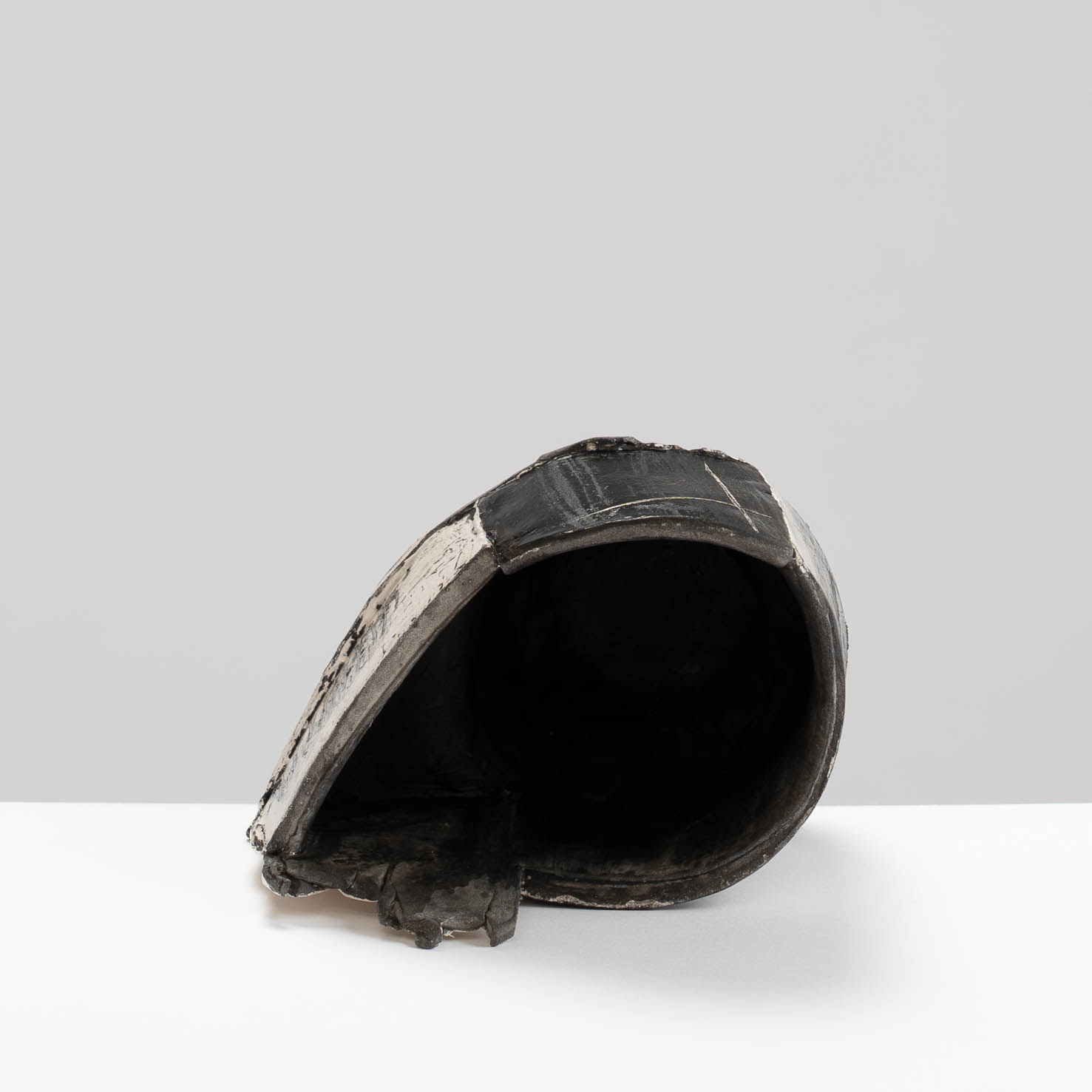 ES582Y48 Small Black Fragmented Vessel