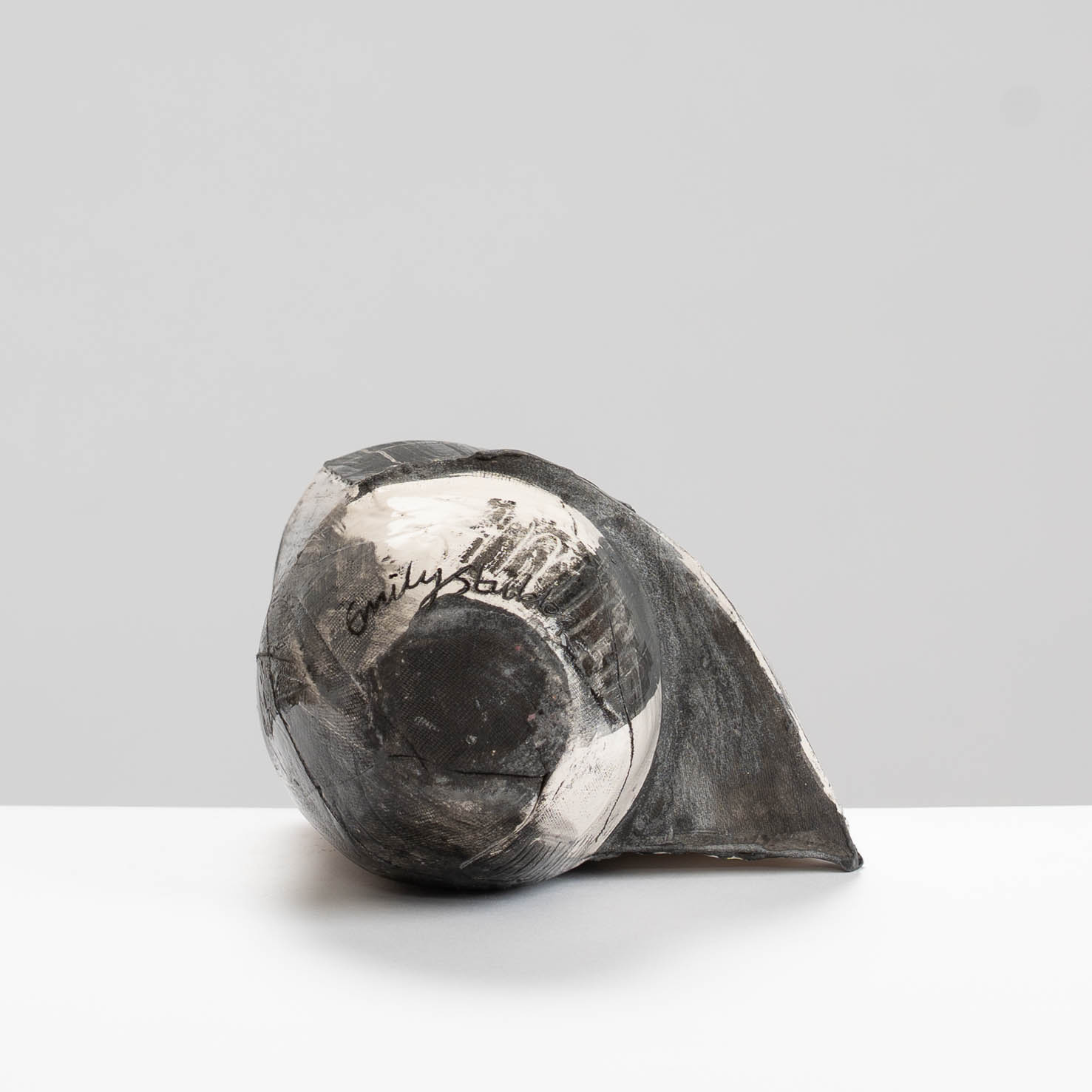 ES582Y48 Small Black Fragmented Vessel