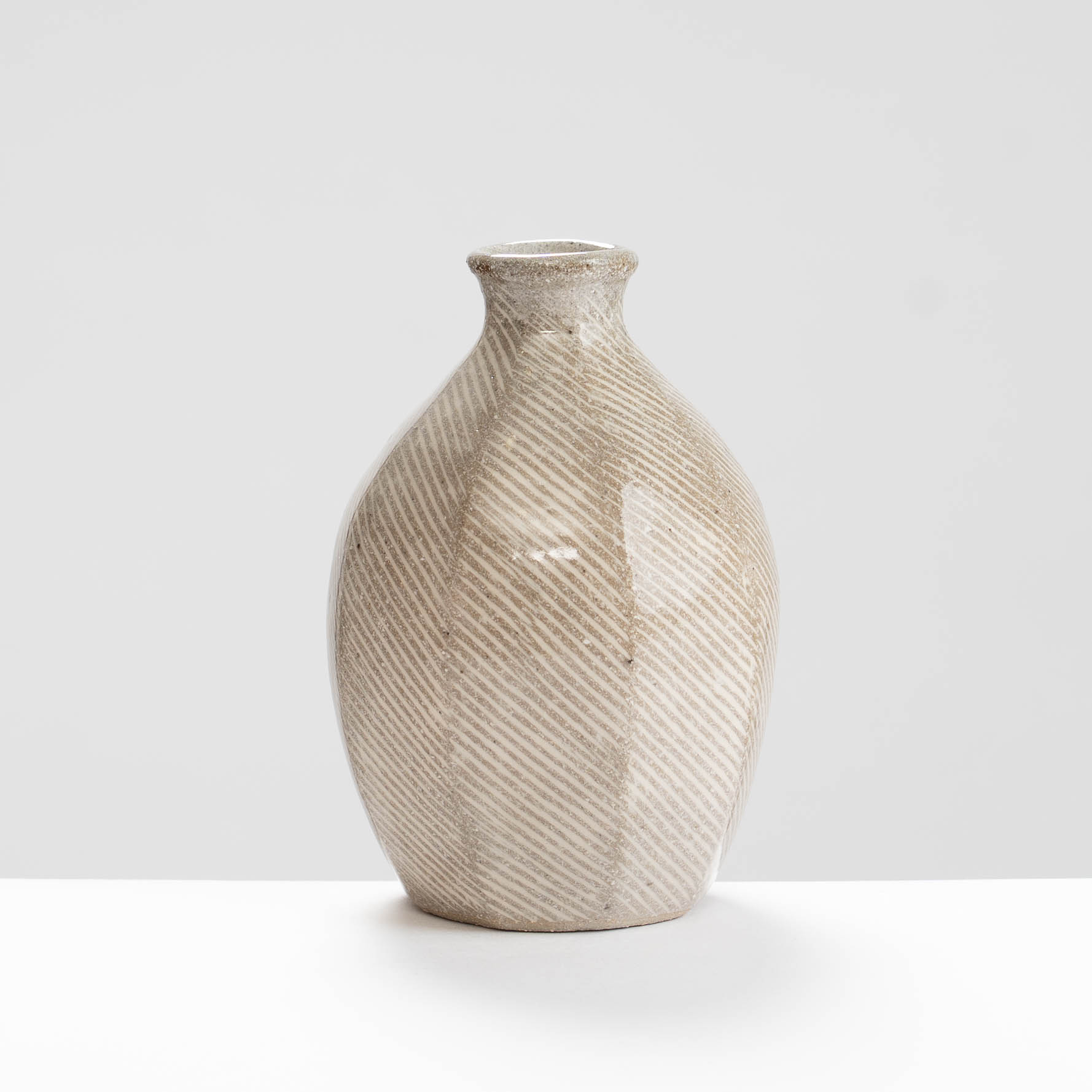 HL416Y88 Inlaid Faceted Bottle