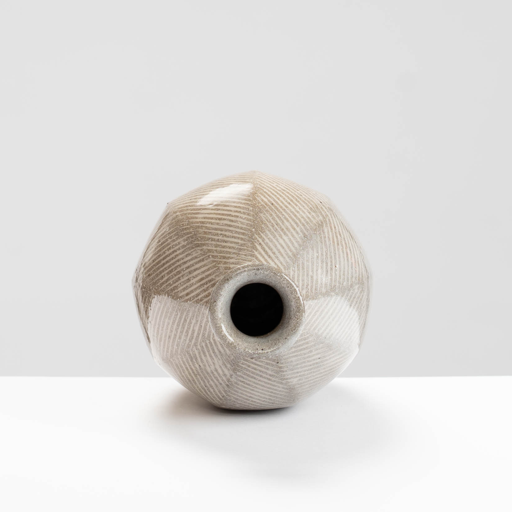 HL416Y88 Inlaid Faceted Bottle