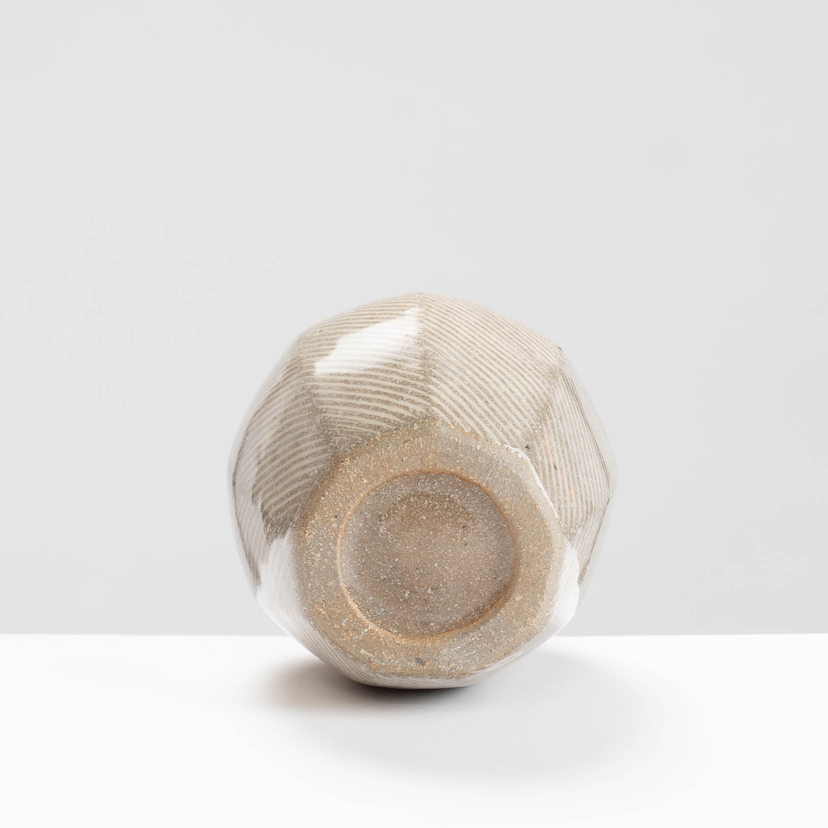 HL416Y88 Inlaid Faceted Bottle