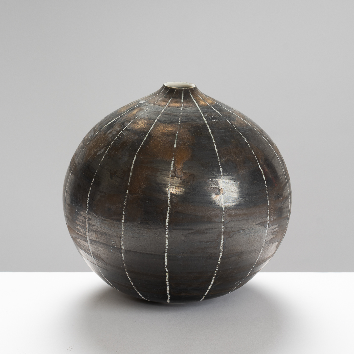 KK465Y536 Large Sphere Vase