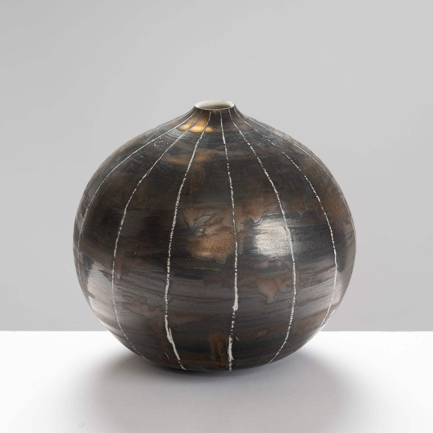 KK465Y536 Large Sphere Vase
