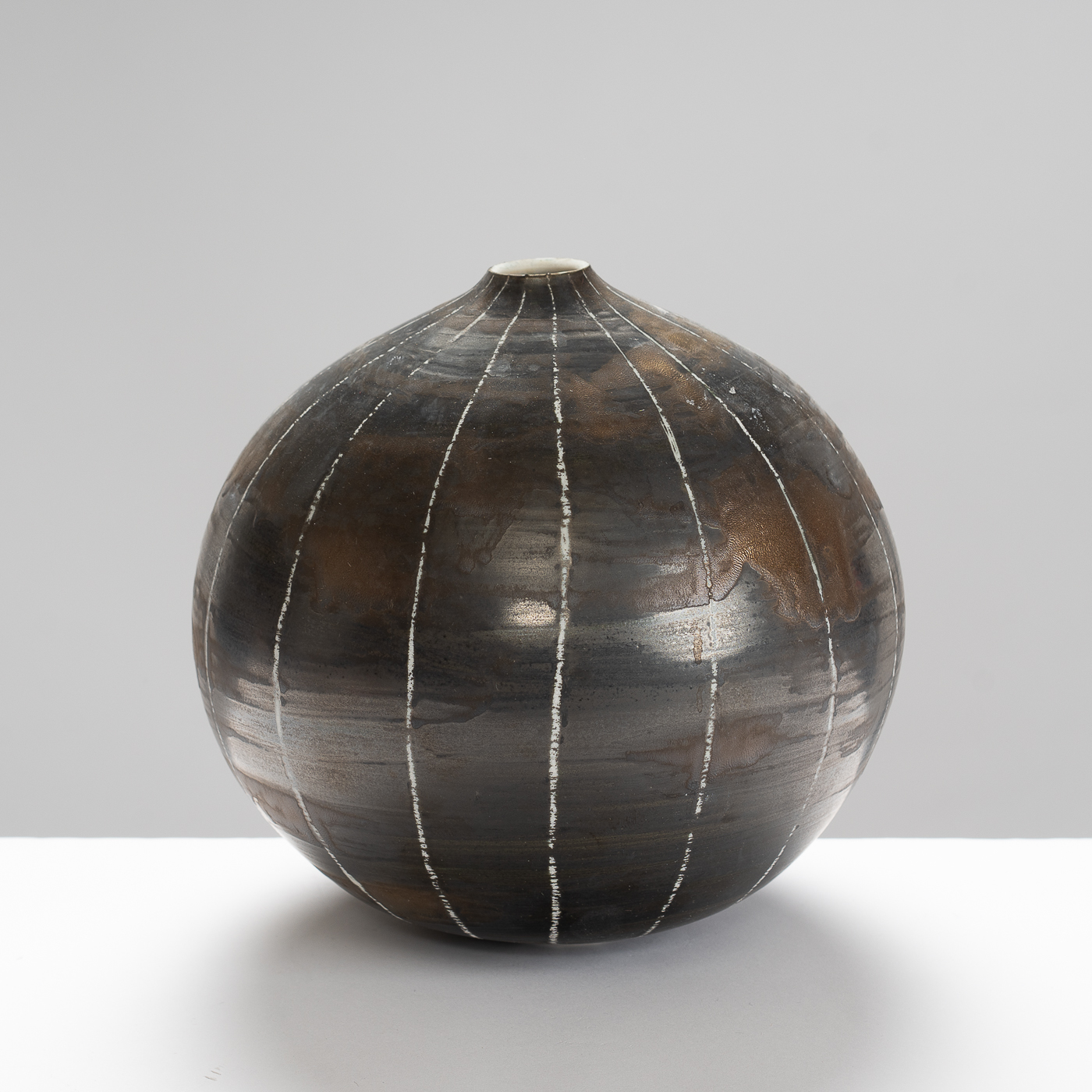 KK465Y536 Large Sphere Vase