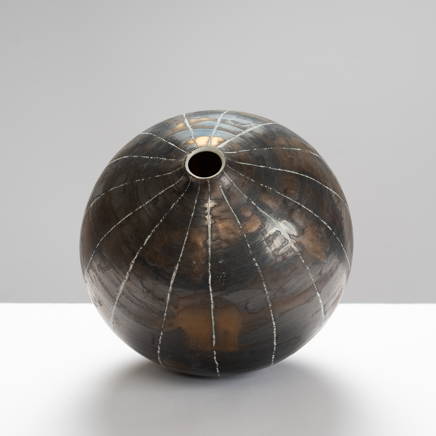 KK465Y536 Large Sphere Vase