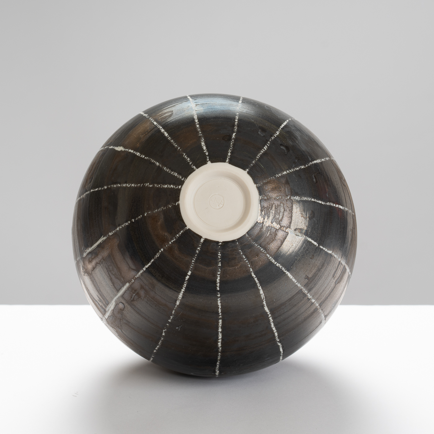 KK465Y536 Large Sphere Vase