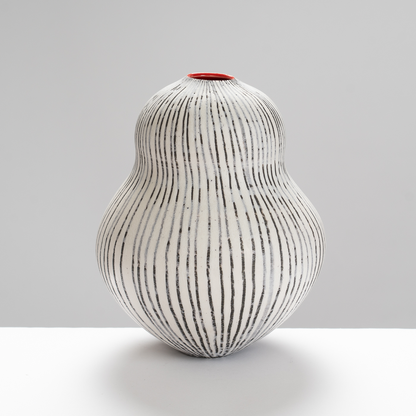 KK465Y543 Large Bulbous Vase