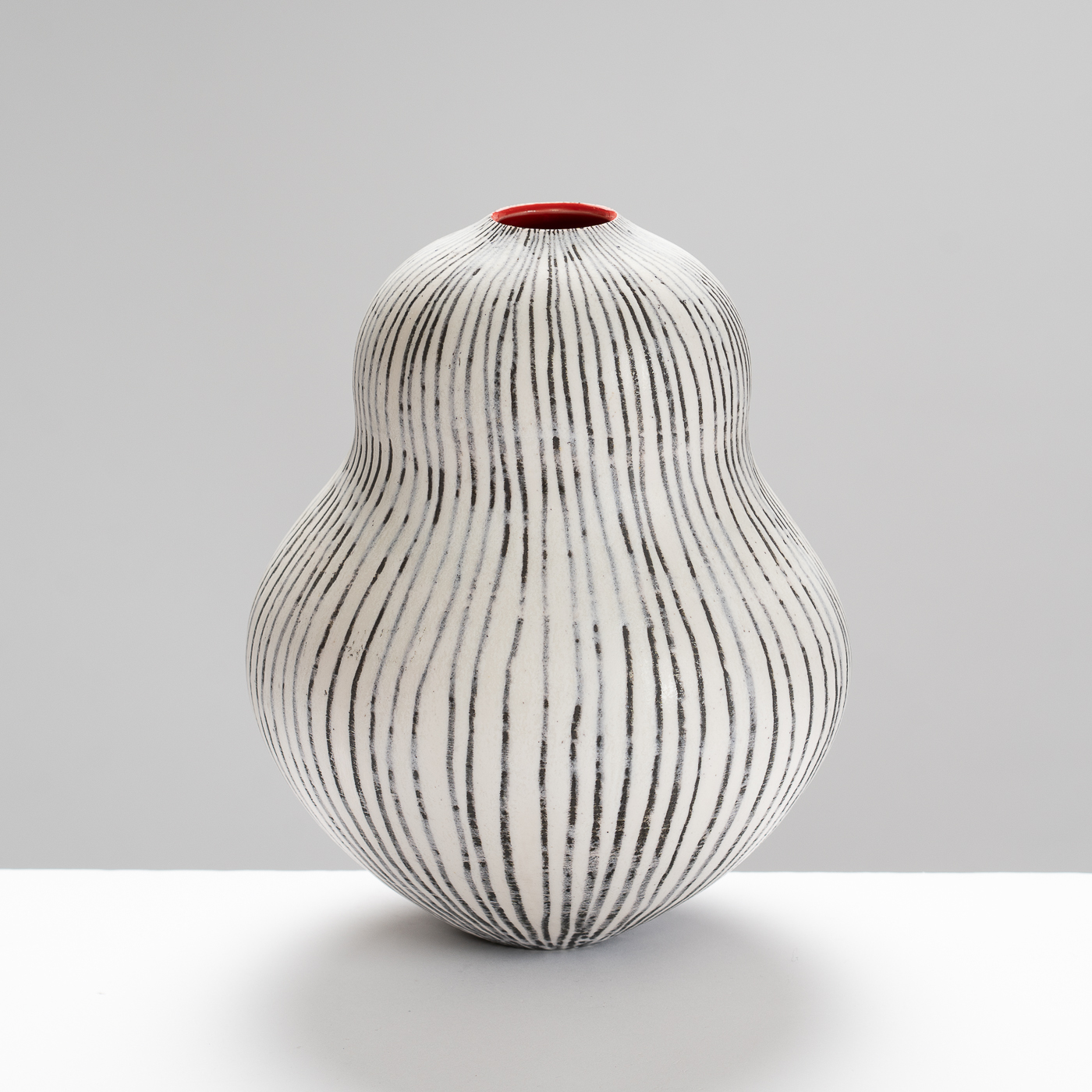 KK465Y543 Large Bulbous Vase