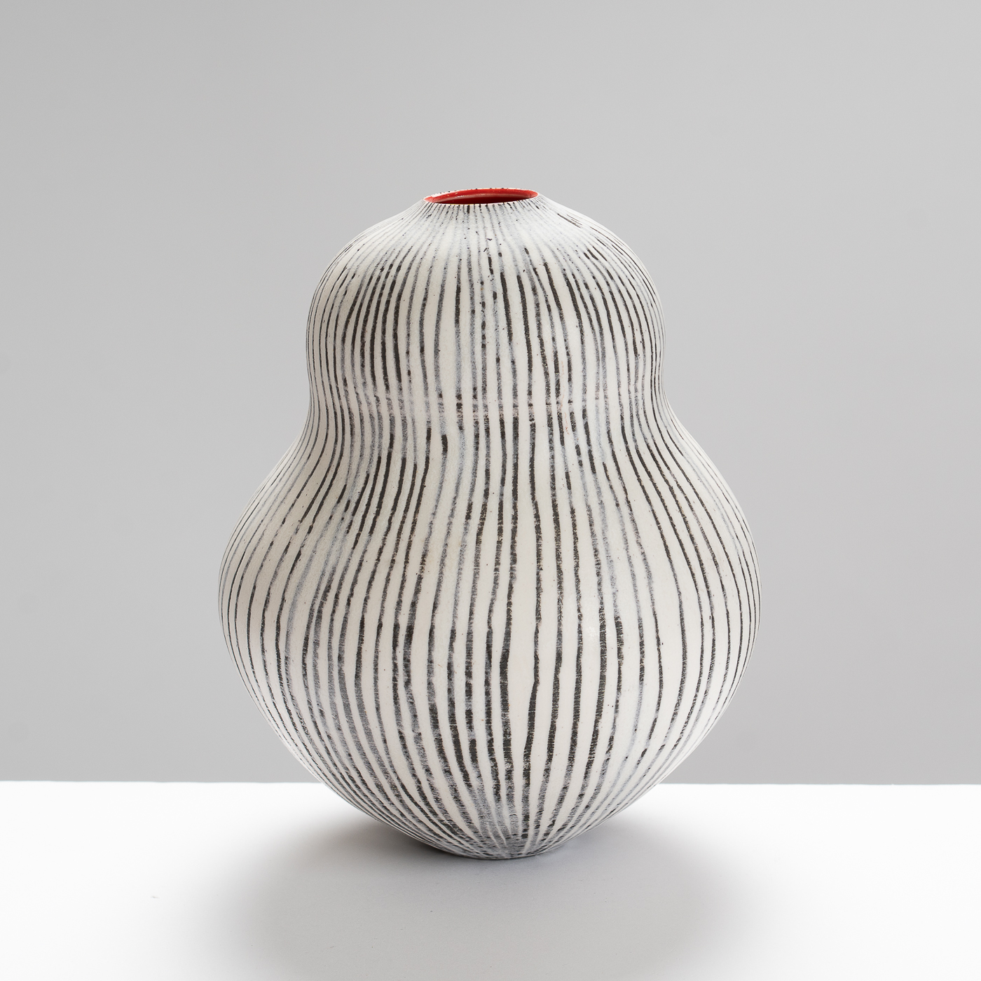 KK465Y543 Large Bulbous Vase