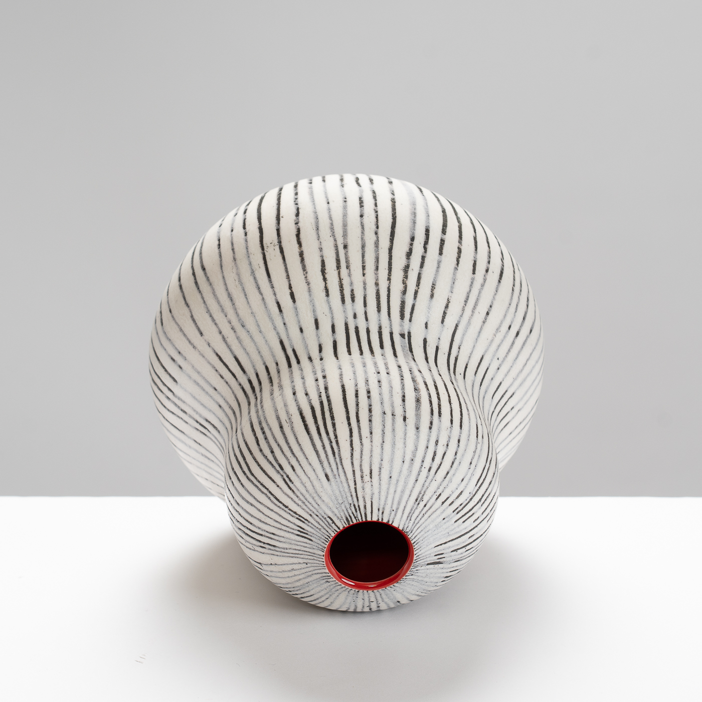 KK465Y543 Large Bulbous Vase