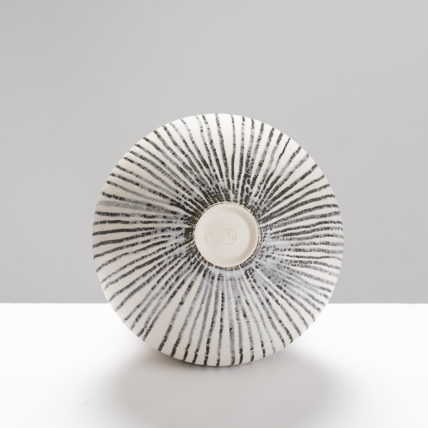 KK465Y543 Large Bulbous Vase