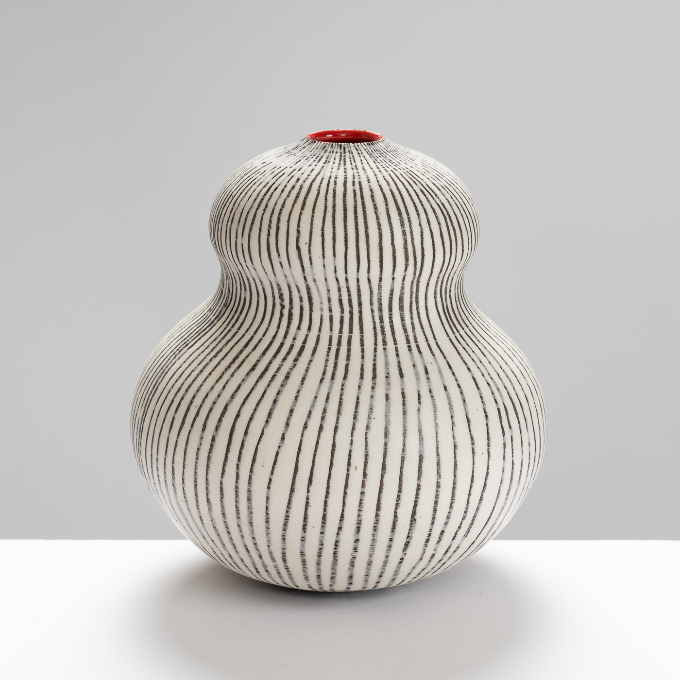 KK465Y545 Large Bulbous Vase