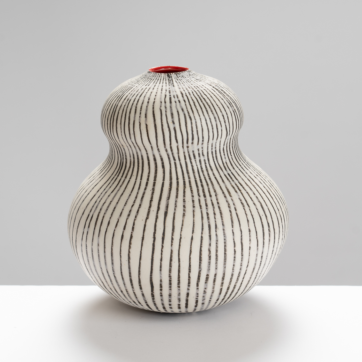 KK465Y545 Large Bulbous Vase