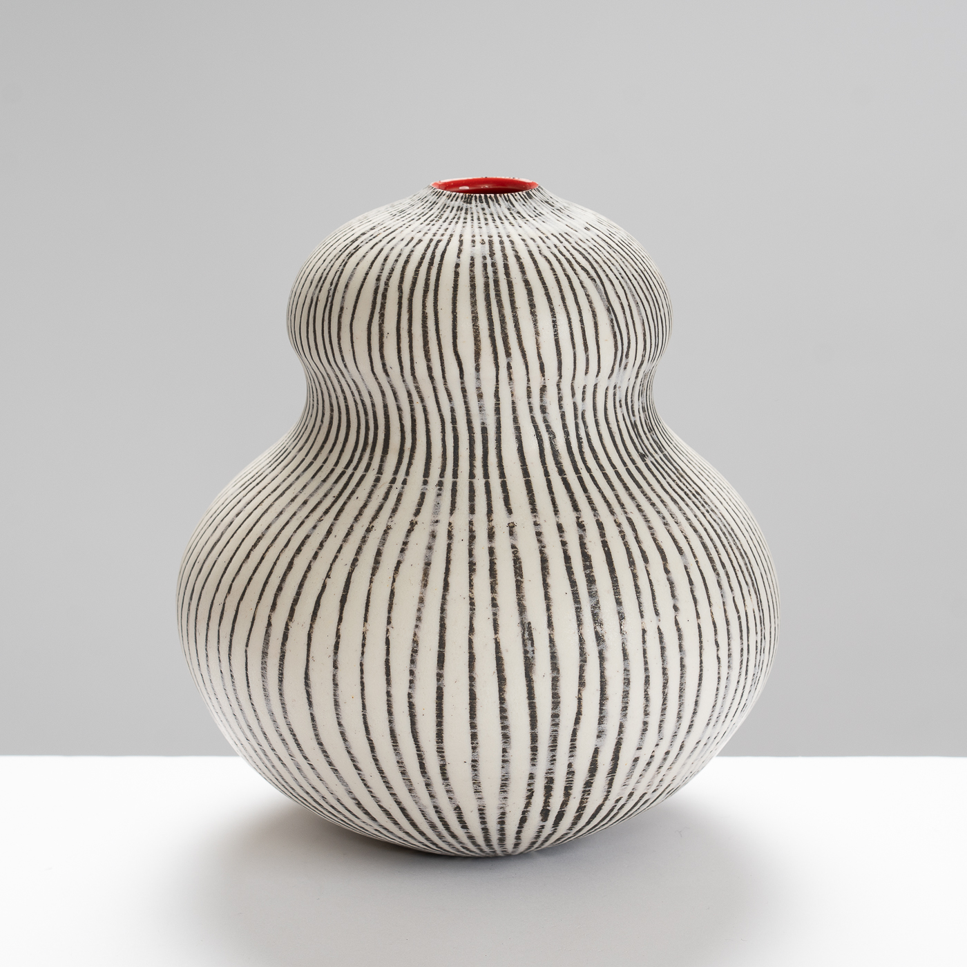 KK465Y545 Large Bulbous Vase