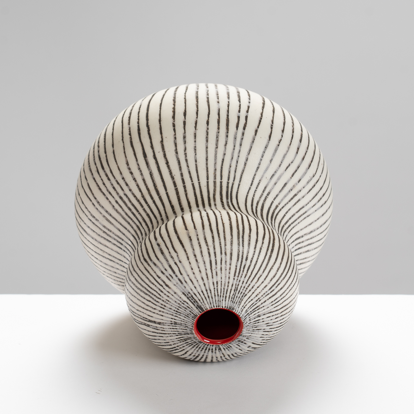 KK465Y545 Large Bulbous Vase